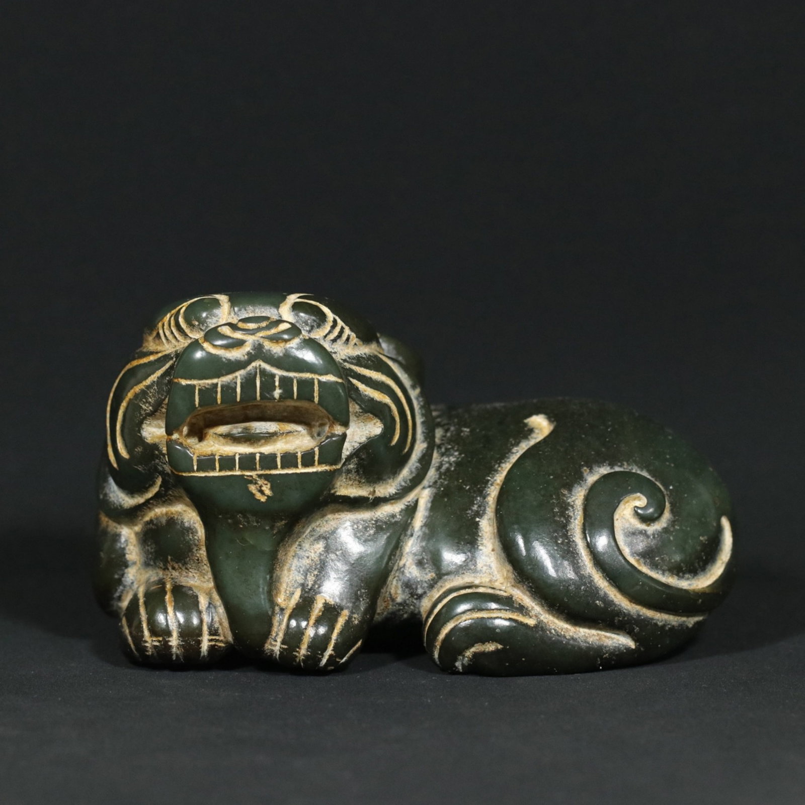 A Chinese Carved Jade Foo-Dog Statuette: Lg. 12.7cm, Wd. 8cm, Ht. 7.2cm, Wt. 1048g