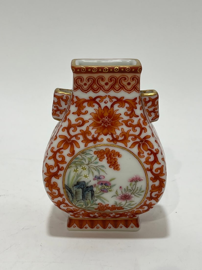 A Chinese Famille-Rose Porcelain Vase: Ht. 9.8cm