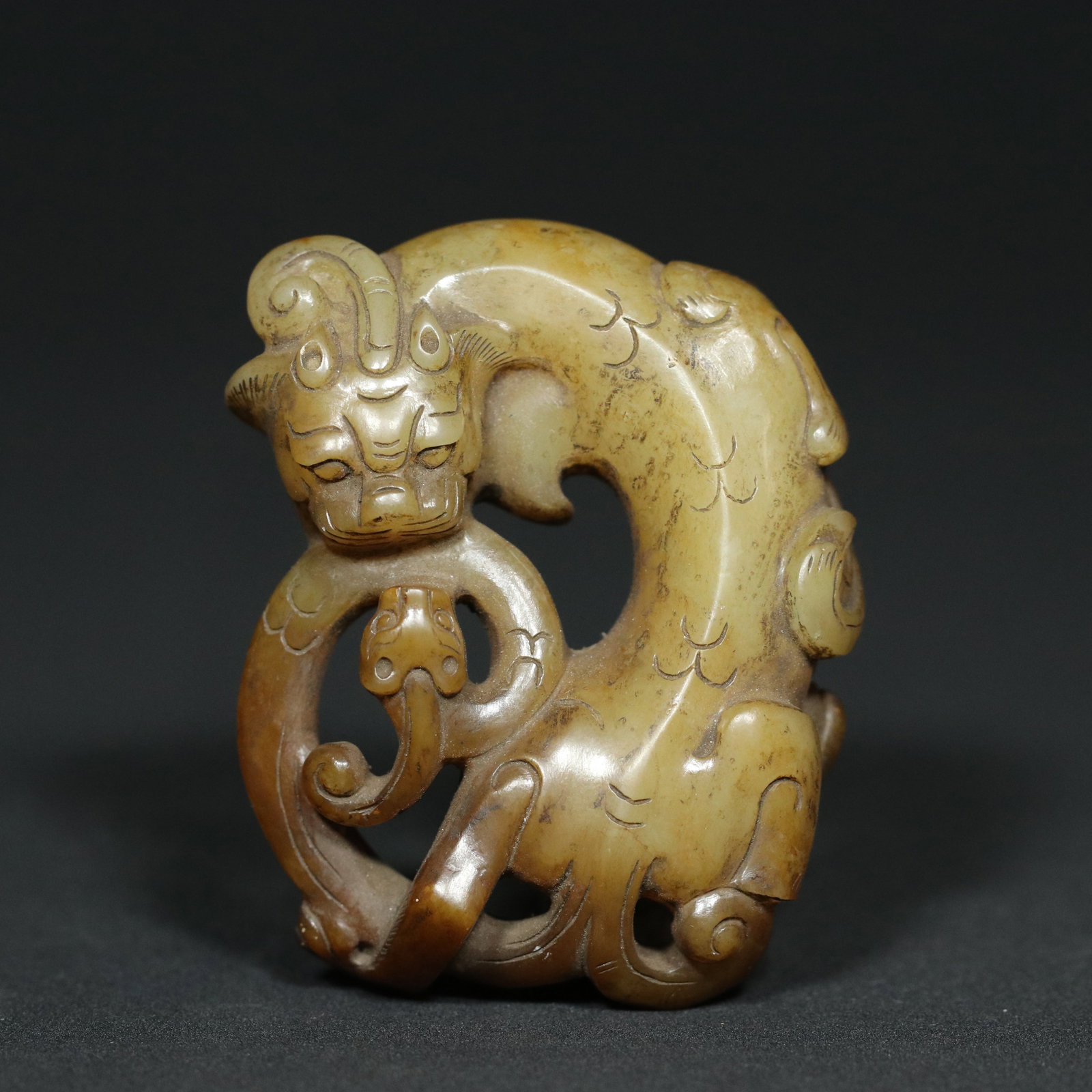 A Chinese Carved Jade Dragon Pendant (1 of 9)