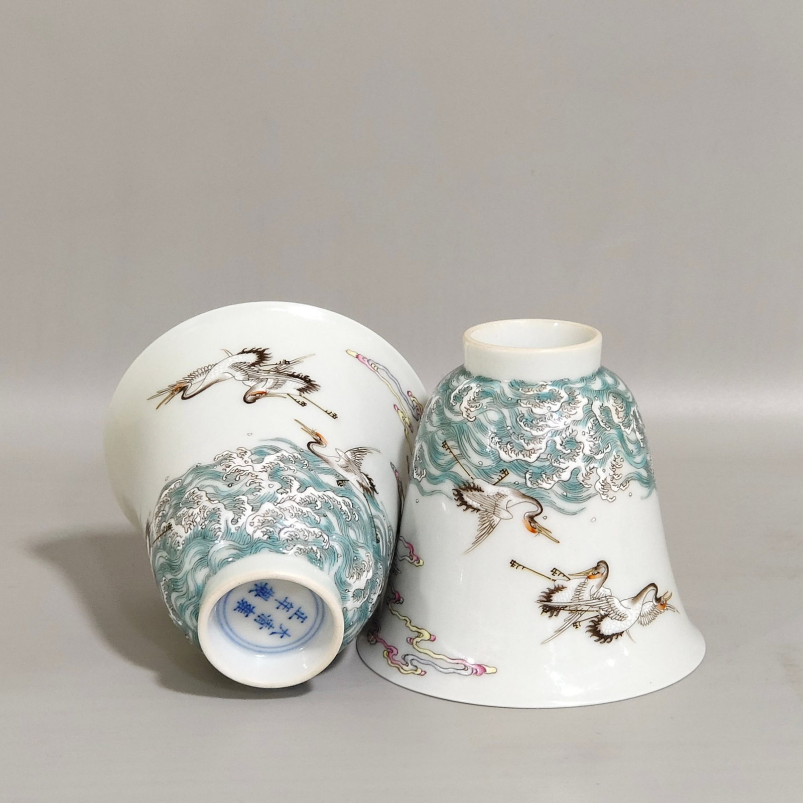 A Pair of Chinese Famille-Rose Porcelain Cups: Ht. 7.1cm, Diam. 7.8cm