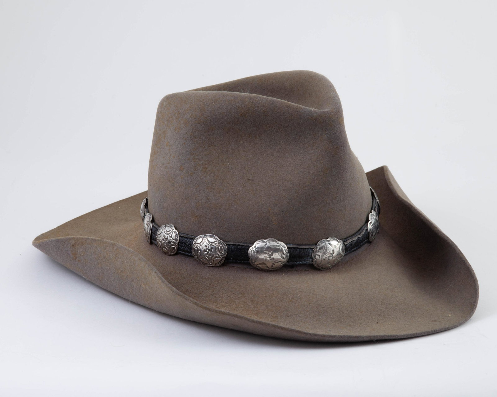 Navajo Native American Silver and Leather Hat Band: Leather belt with silver conchos with rope and swirling log stamped design. 36 in L, 12 conchos, total weight 2.3 t.oz.