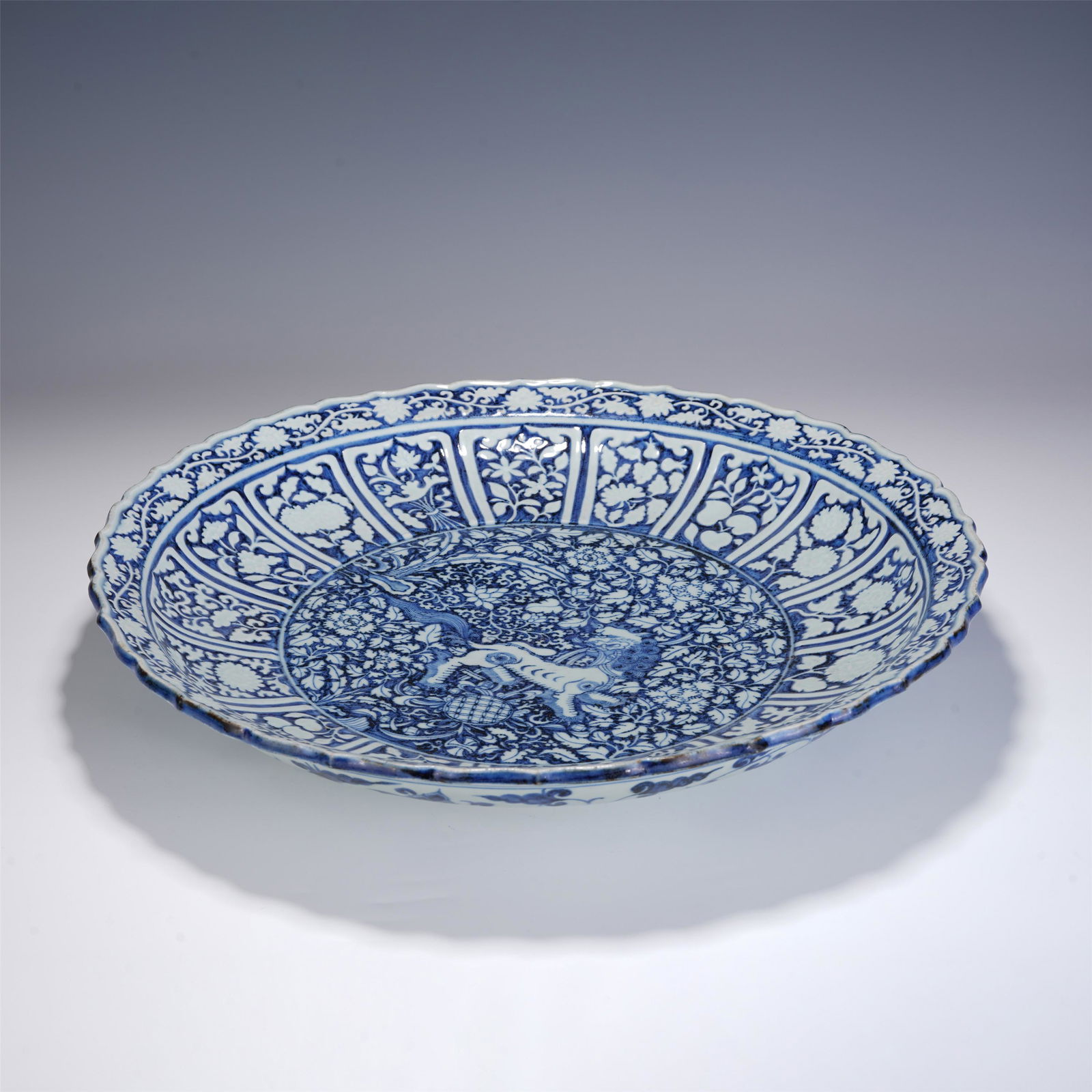 A CHINESE BLUE AND WHITE  FOO-DOG PATTERN PLATE (1 of 11)