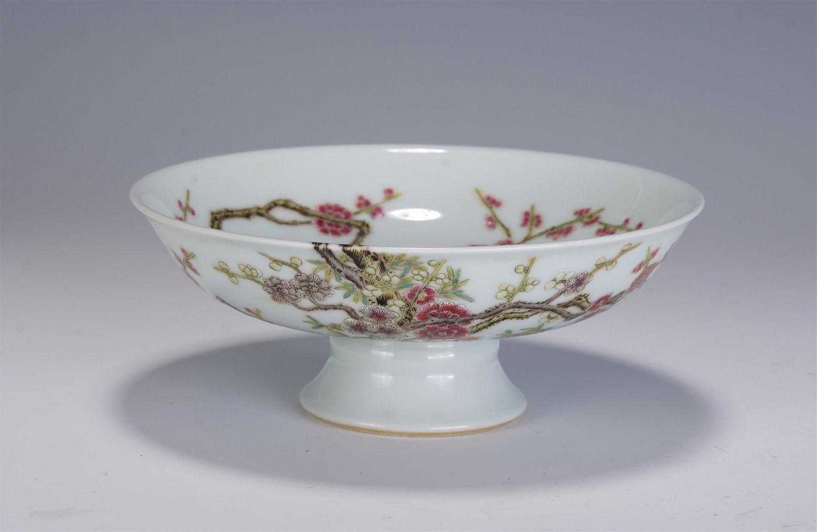 A CHINESE FAMILLE ROSE PORCELAIN STEM PLATE (1 of 7)