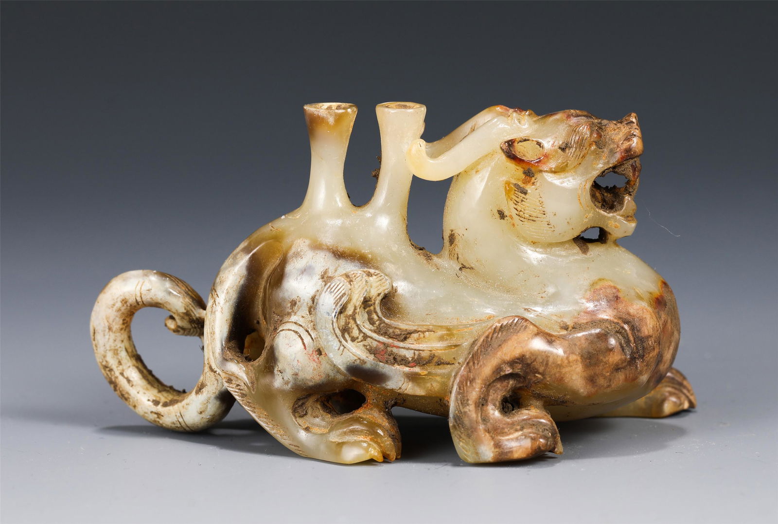 A CHINESE JADE DECORATION (1 of 8)