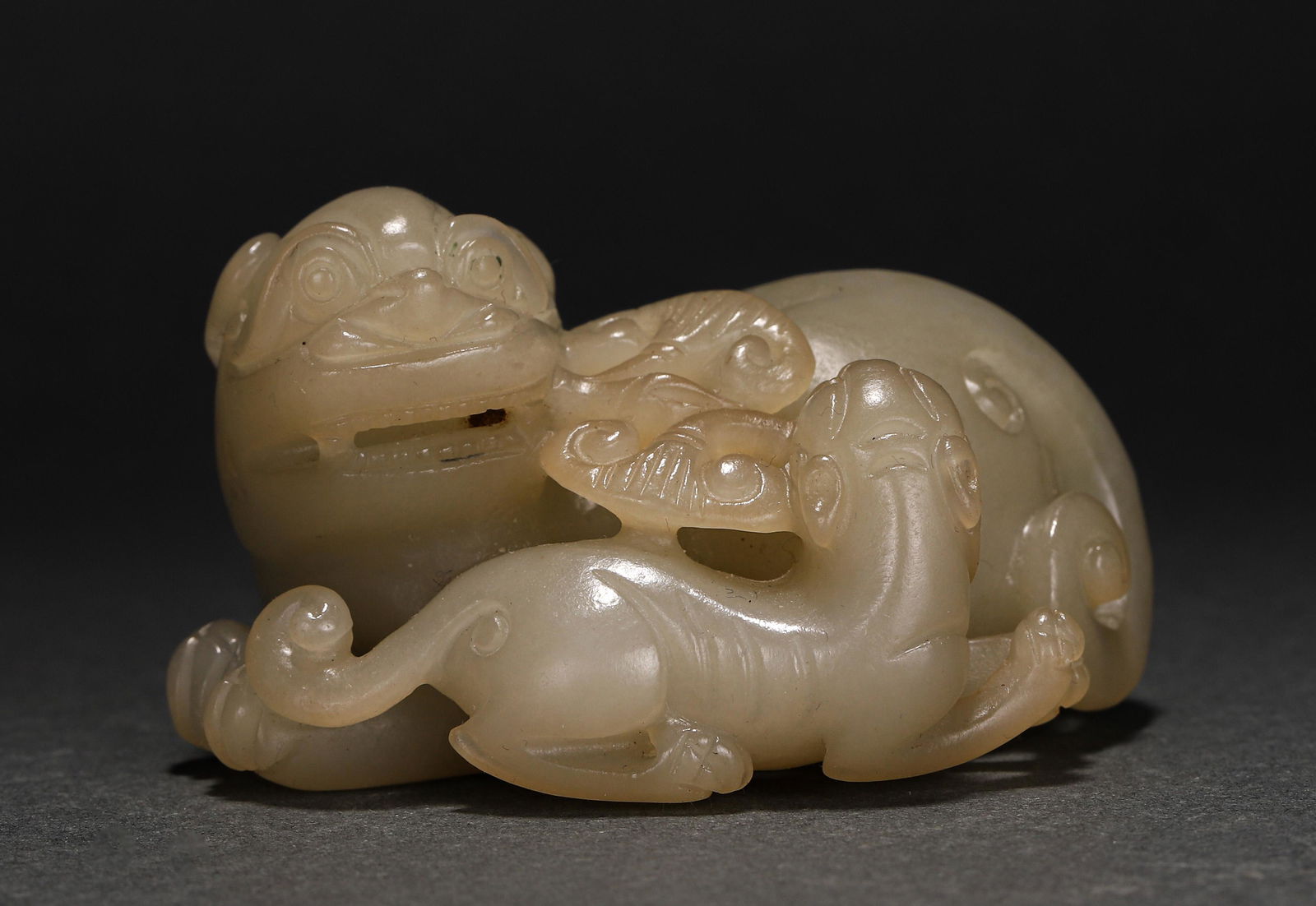 A CHINESE JADE DECORATION (1 of 9)