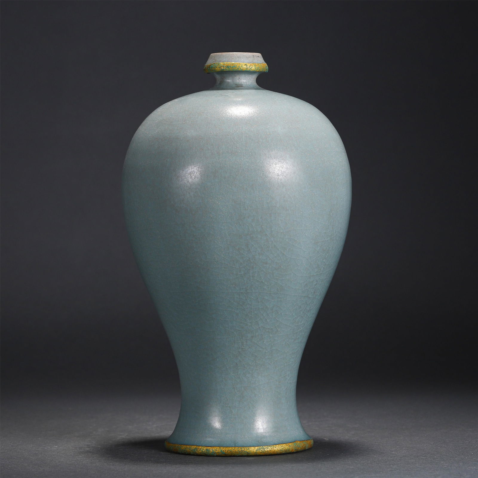 A CHINESE RU TYPE GLAZED PORCELAIN VASE (1 of 9)