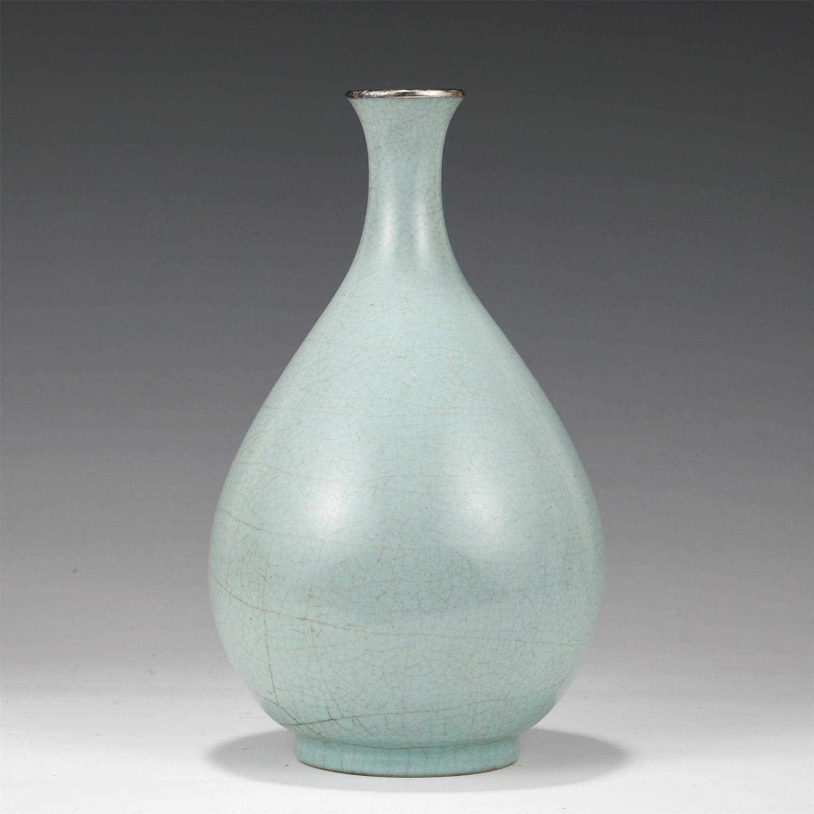 A CHINESE RU TYPE GLAZED PORCELAIN VASE (1 of 10)