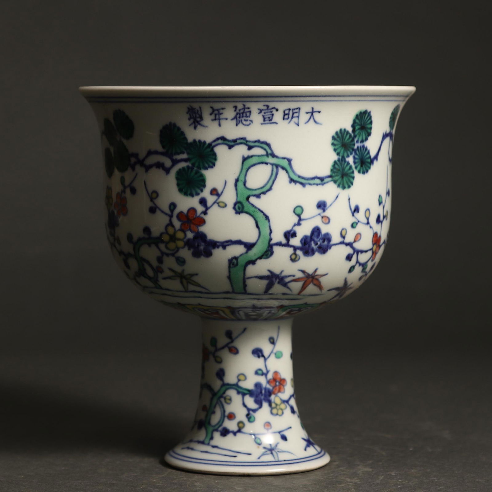 A CHINESE DOUCAI PORCELAIN FLOWERS STEM-CUP (1 of 9)
