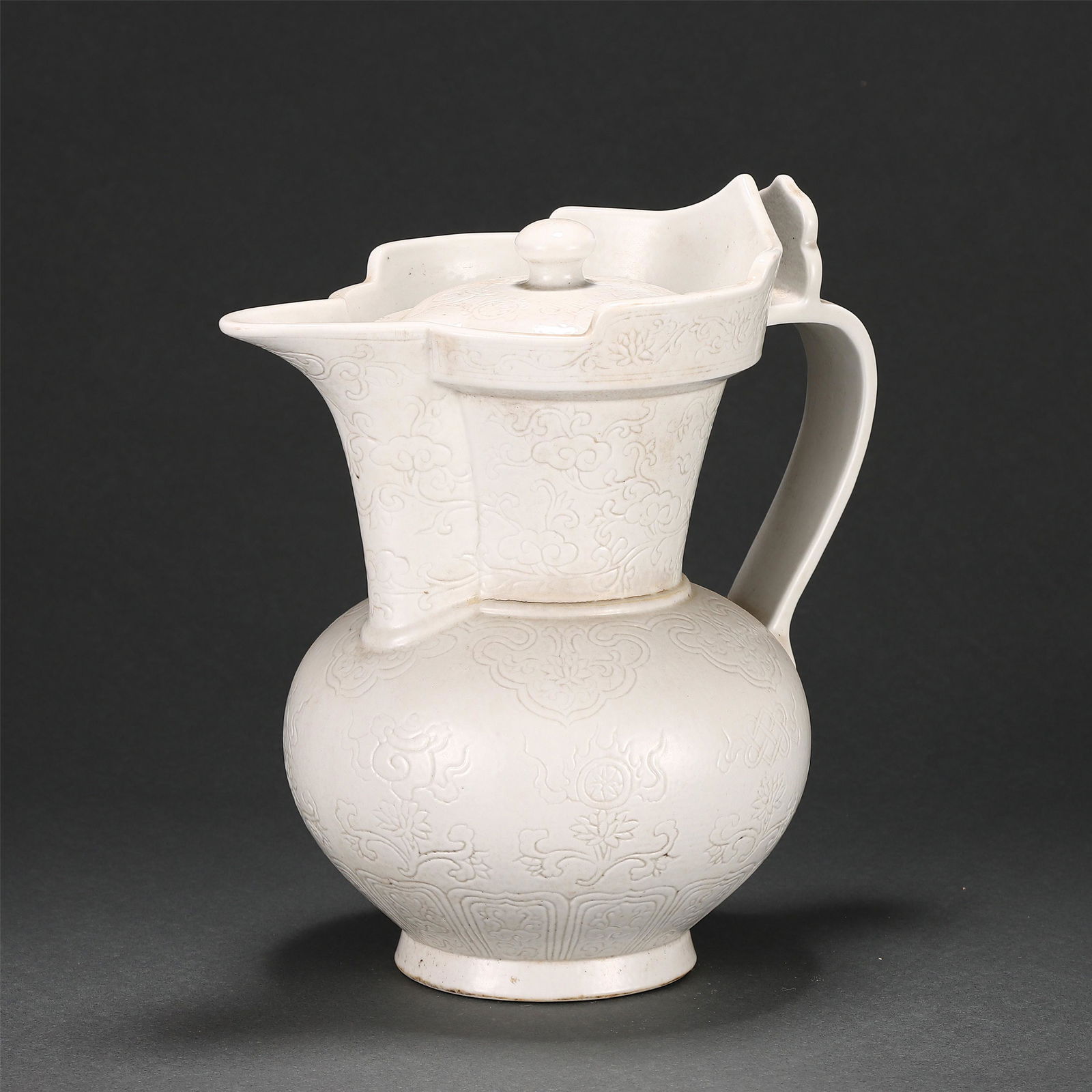 A CHINESE WHITE GLAZED PORCELAIN HANDLED EWER (1 of 9)