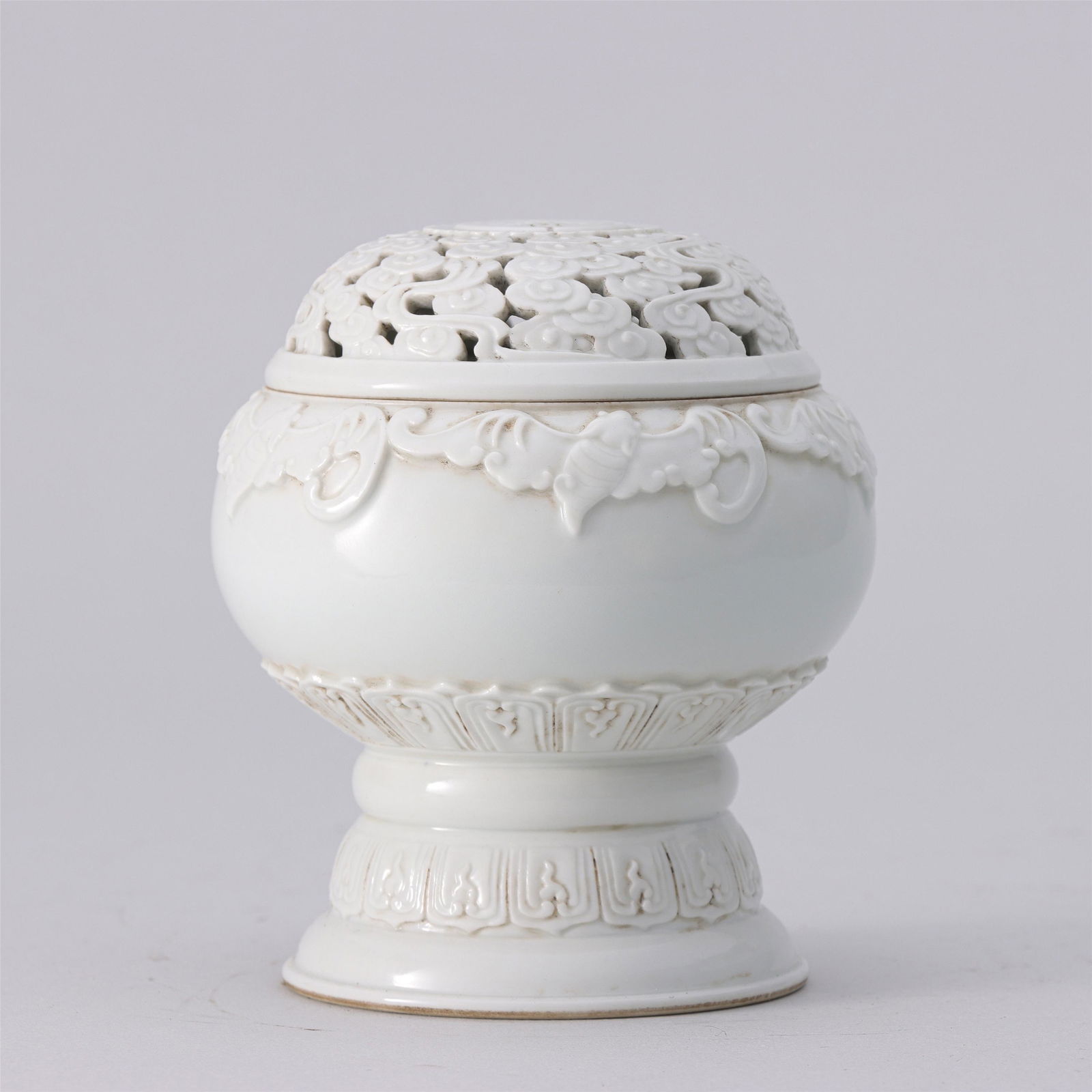 A CHINESE WHITE GLAZE PORCRLAIN INCENSE BURNER (1 of 8)