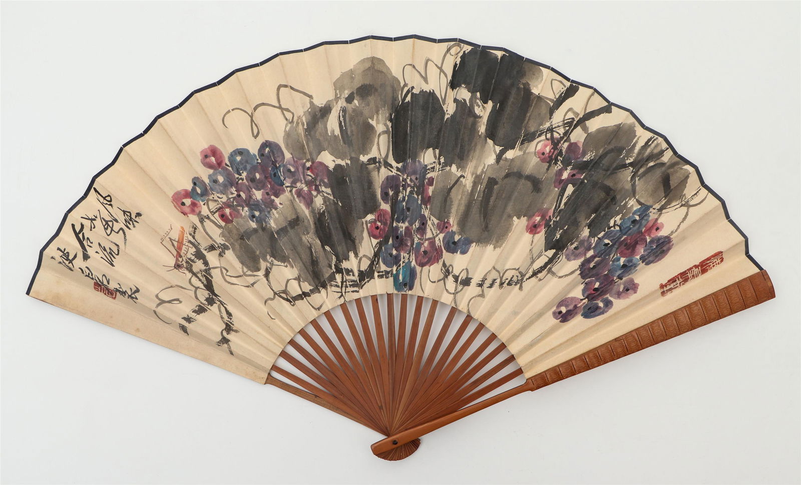 A CHINESE PAINTING OF GRAPES ON FOLDING FAN (1 of 3)