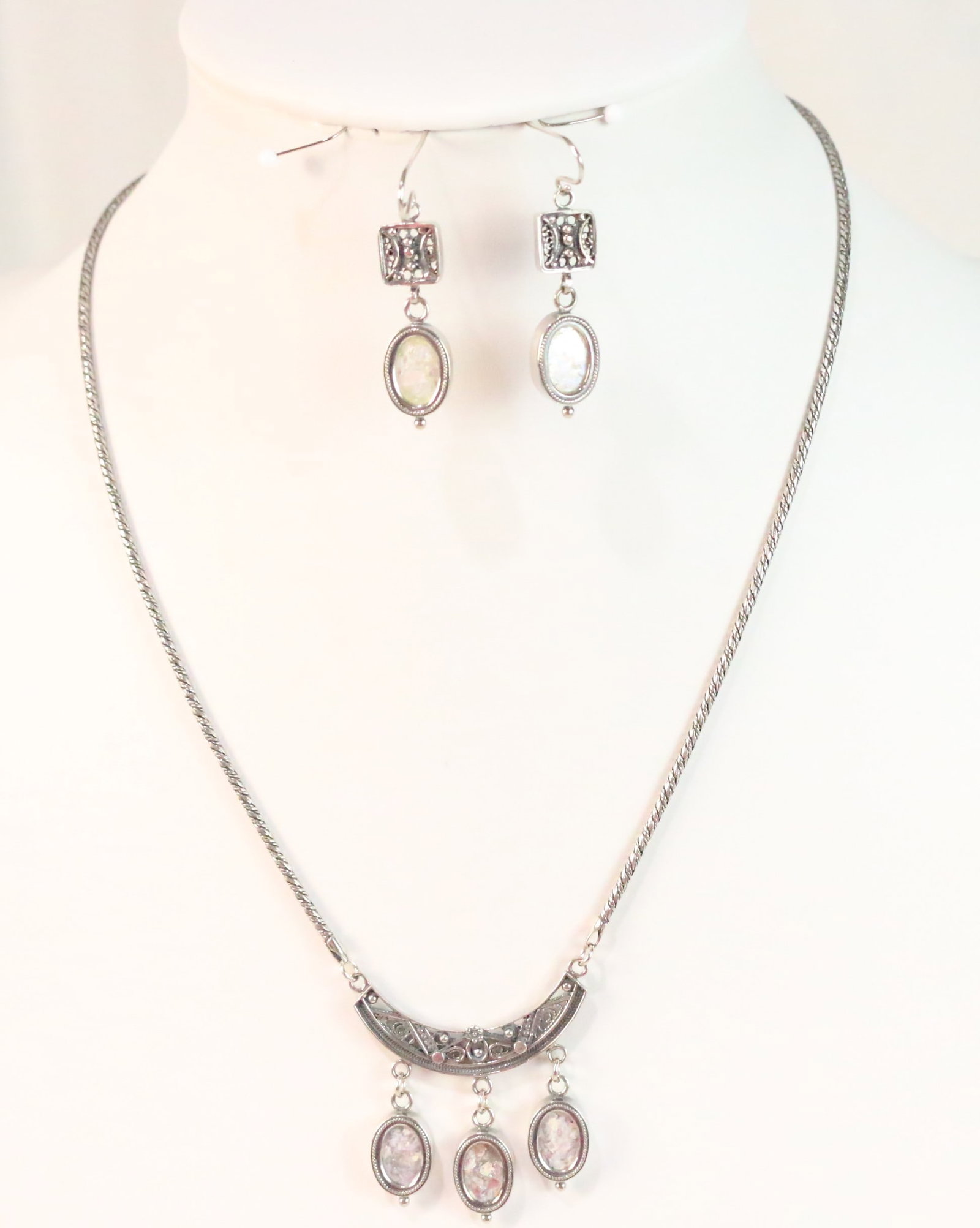 NEW Sterling Silver Mother of pearl necklace and earrings set: Weighs 18.4 GRAMS. Solid spiral twist chain with center attached pendant with 3 drop MOP dangling charms. Matching pierced hook earrings. Necklace is stamped 925. Measures 19" long. Focal center desig