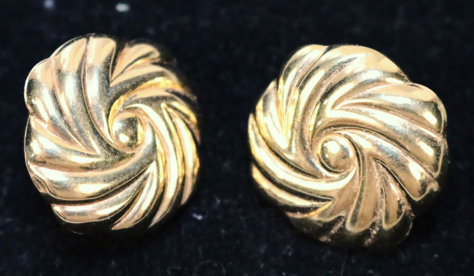 14KT Gold Large Geometric Swirl Earrings. (1 of 4)
