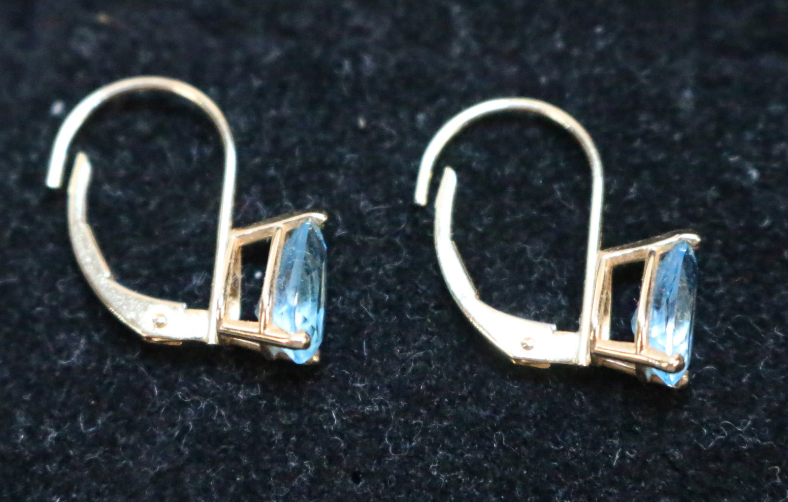 14KT Gold Blue Aquamarine Drop Earrings: Weighs 1.6 grams. Lever back pierced Pear shaped stones approx. 7mm x 5mm. Approx.1.5 carats. Stamped 14KT. Great condition.