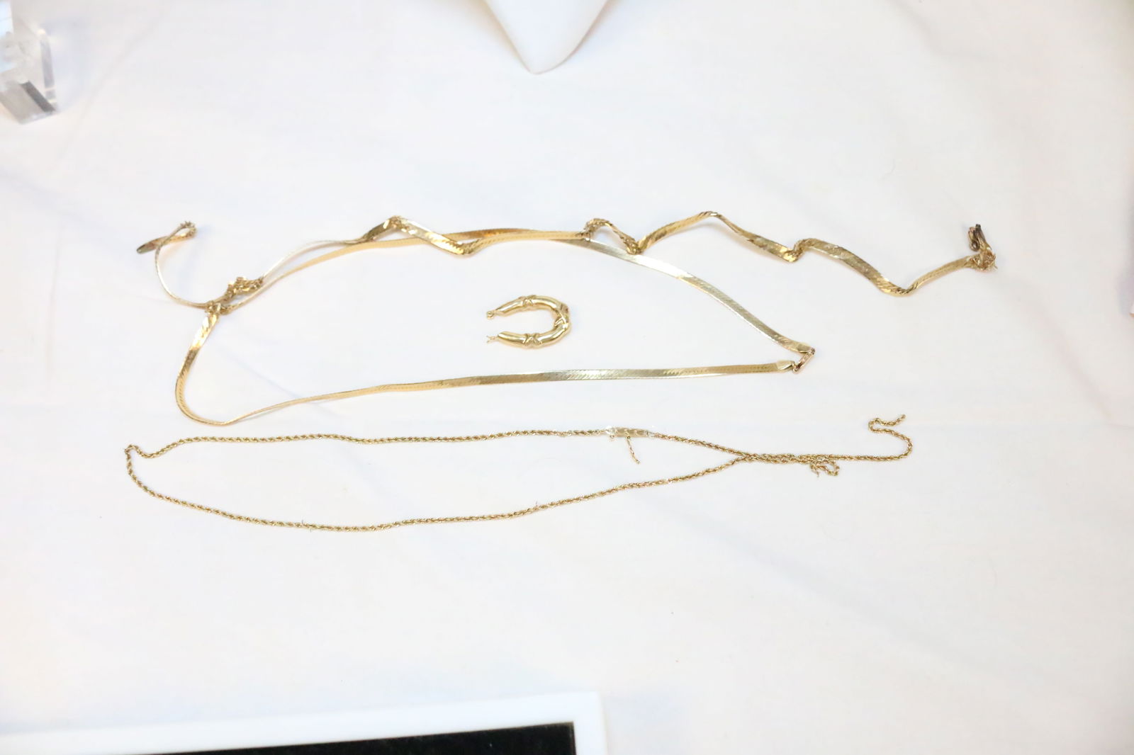 14KT Gold Scrap damaged pieces 22.5 grams. (1 of 10)