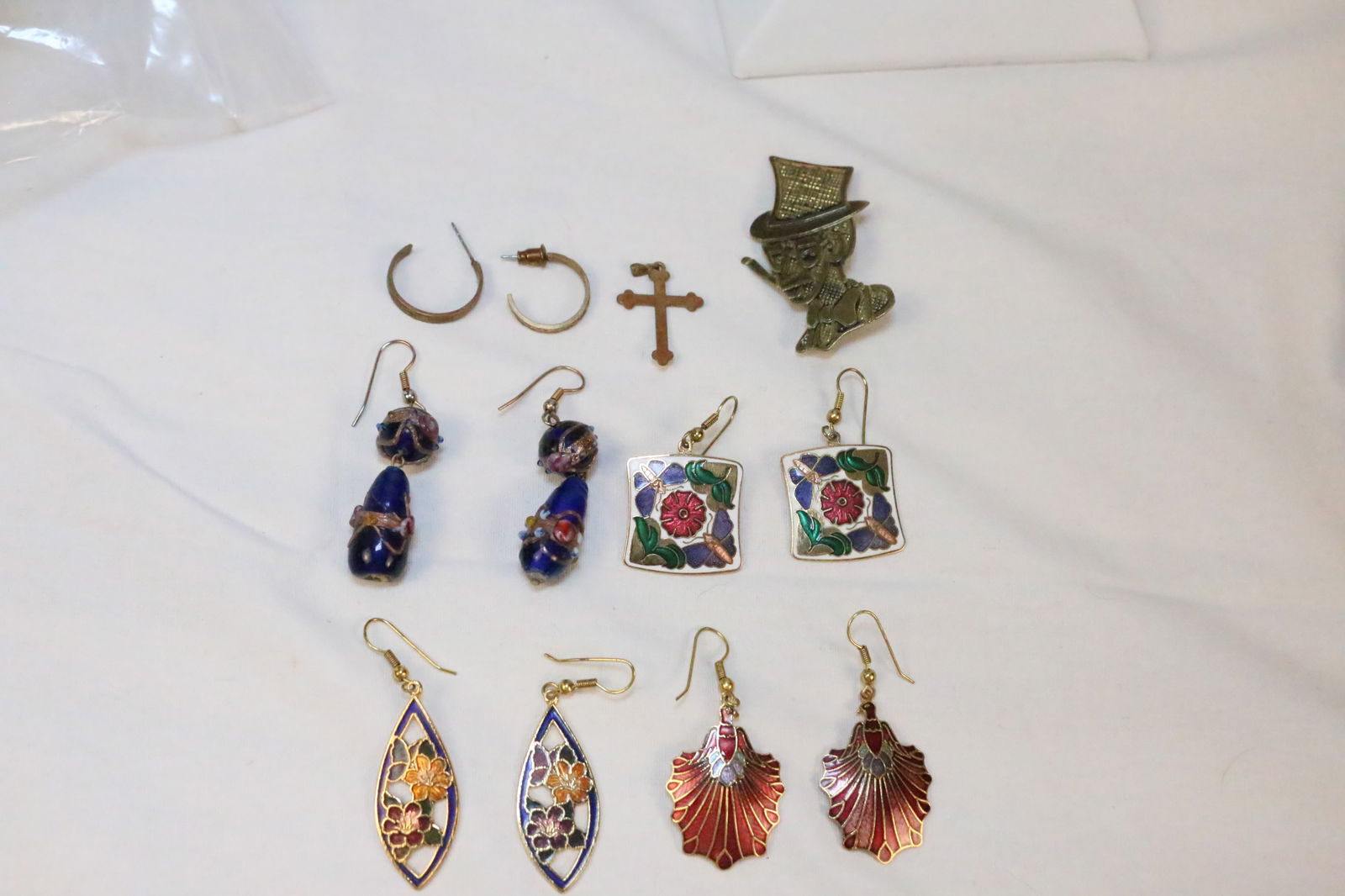 Vintage Earrings jewelry lot Enamel and glass. (1 of 10)