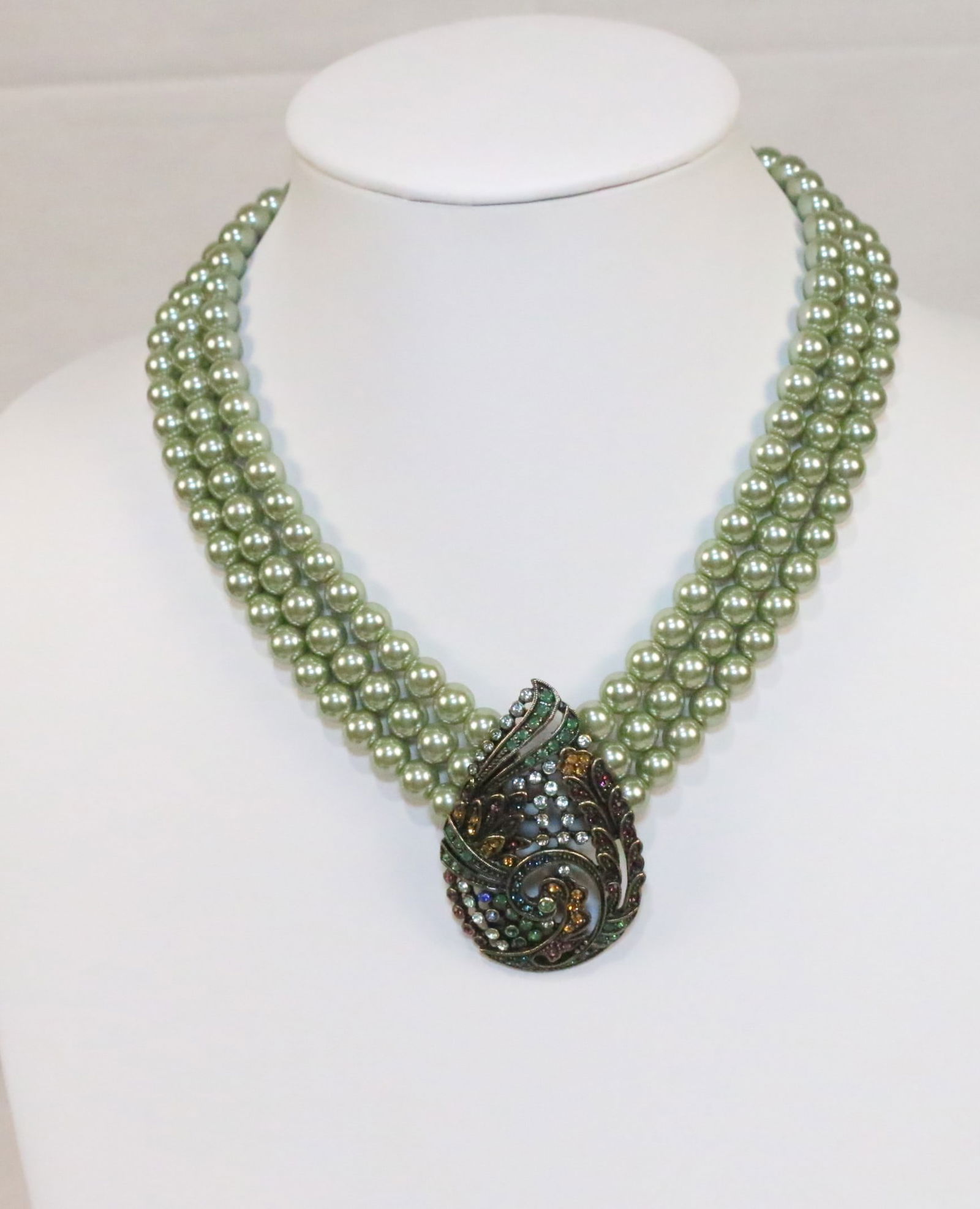 Heidi Daus 3 STRAND Green pearl Large Paisley Statement Necklace. (1 of 3)