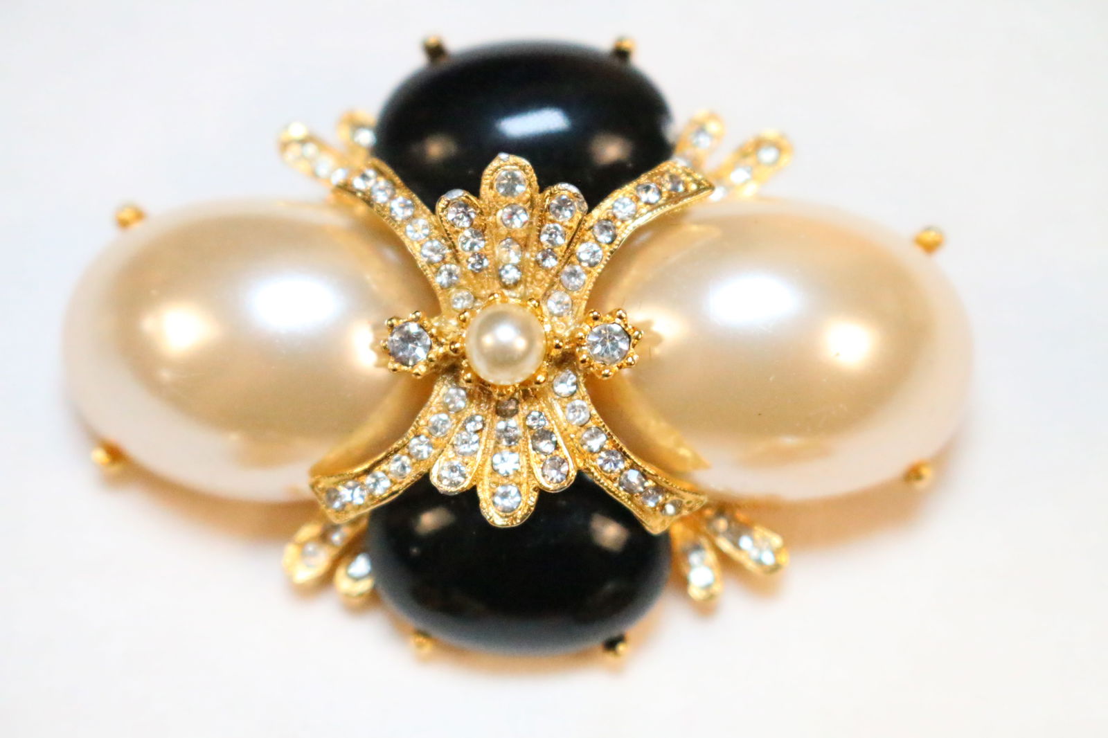 Joan Rivers Faux Pearl Onyx Crystal Brooch & Earrings set (1 of 6)