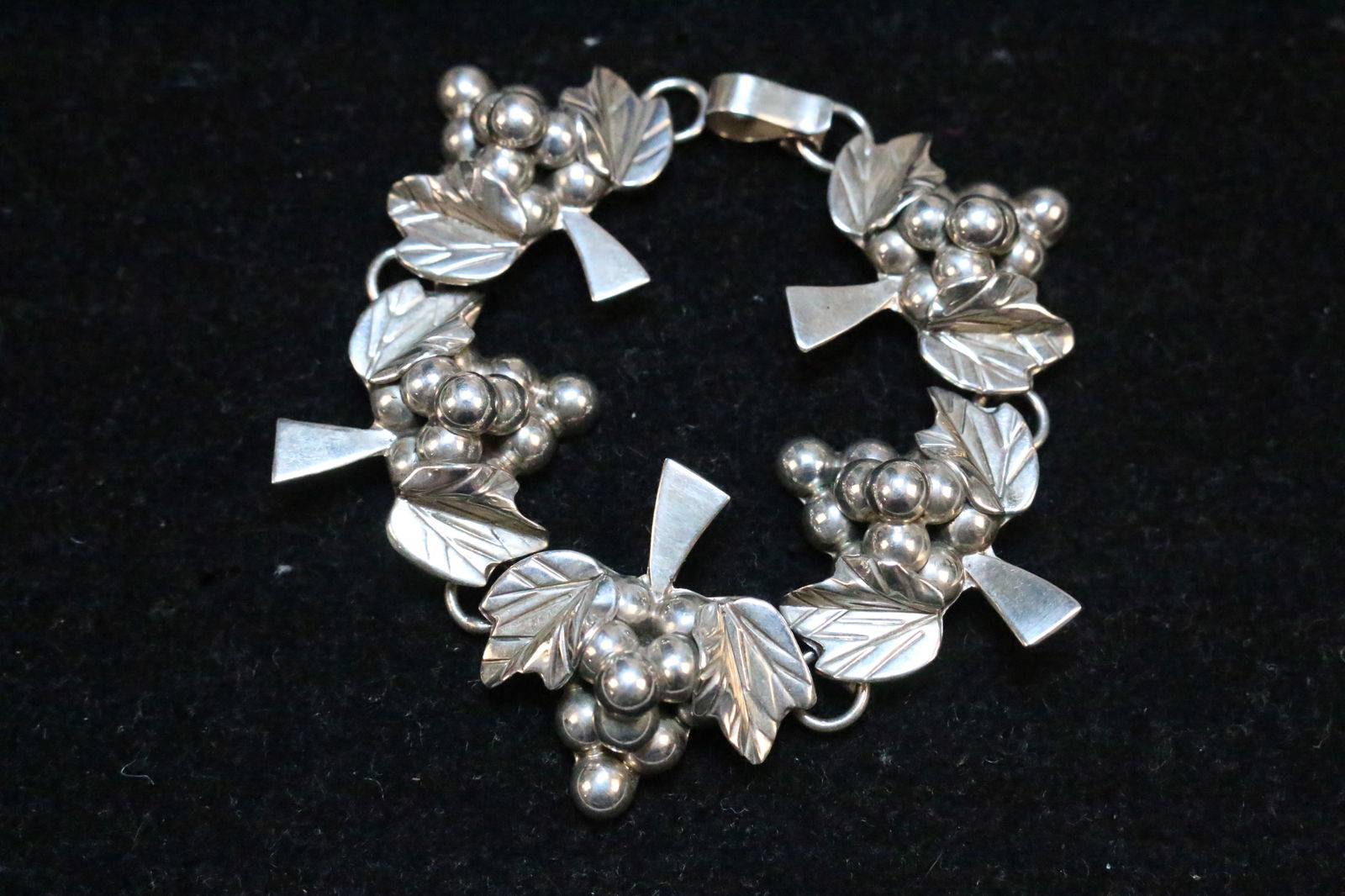 Vintage modernist MEXICO Sterling Silver Grapes link bracelet (1 of 6)
