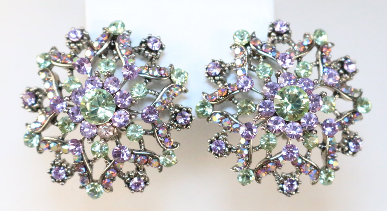 Vintage Kirks Folly AB Large Star Clip Earrings: Stamped: Kirks Folly. Ink & Green crystals in silver tone setting. DIMENSIONS: Approx. 1/2" across.
