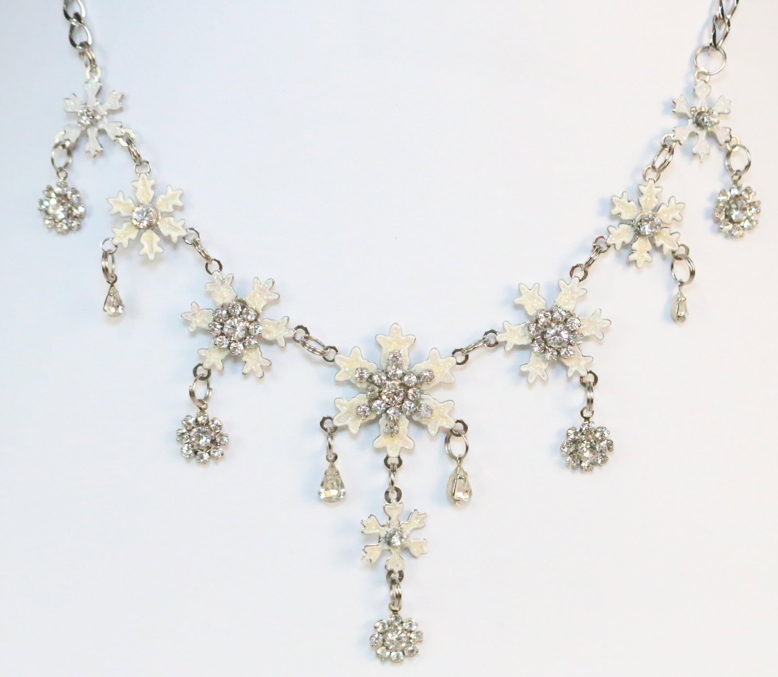 Lunch at the Ritz Snowflake Winter Silver tone Necklace NEW in the box: Stamped: LATR2GO China. New in the Gold lame pouch, insert and box. DIMENSIONS: 18"-21" long with the chain extender. Drop length of snowflakes is 2-3/4"