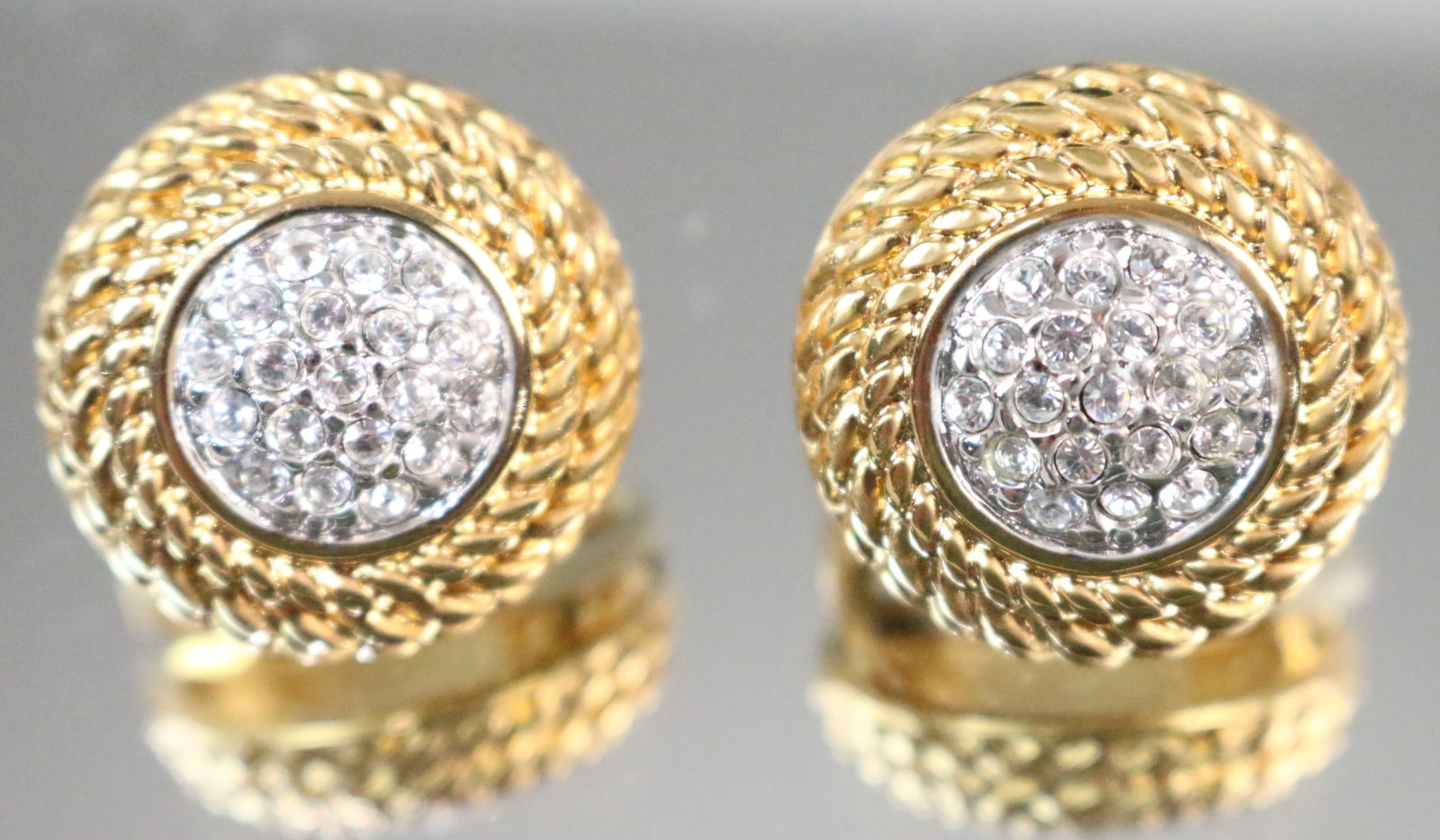 New Vintage Old Stock Swarovski Crystal  Jewelers Collection 18kt gold plate Clip Round Earrings (1 of 4)