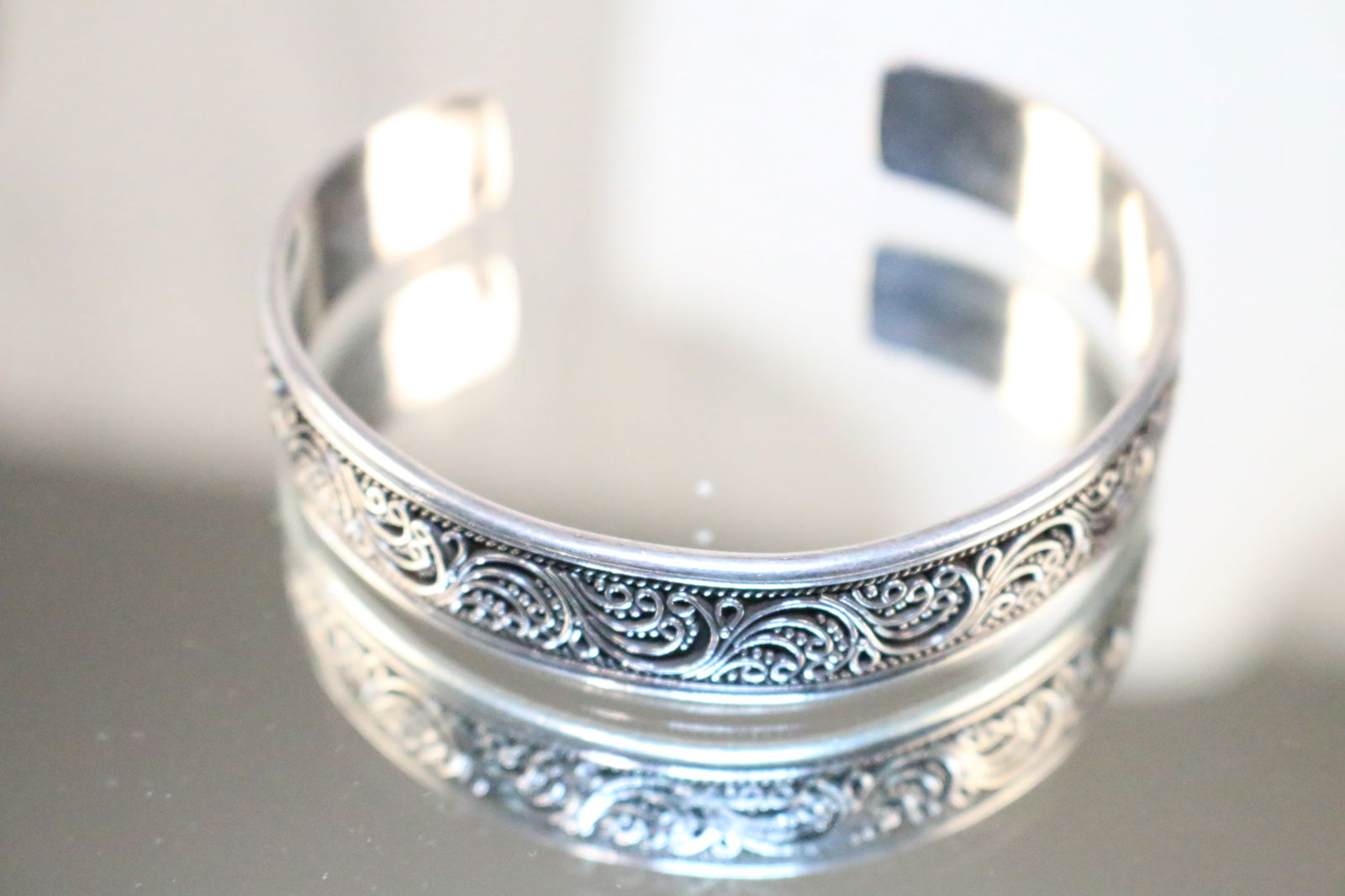 Suarti Bali BA Sterling Silver Wide Scroll Bracelet cuff (1 of 6)