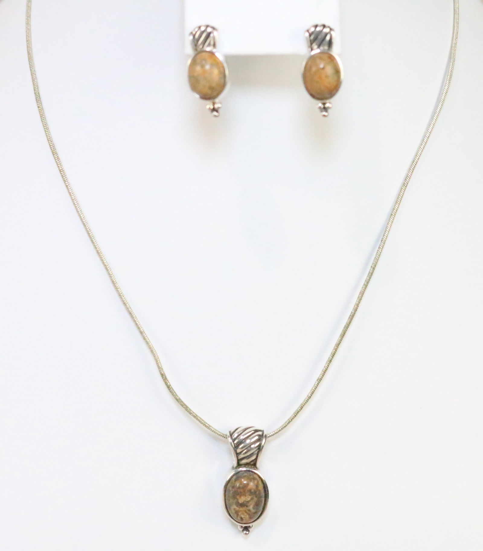 SU Thailand Sterling Silver Jasper Pendant Necklace & matching Earrings (1 of 4)