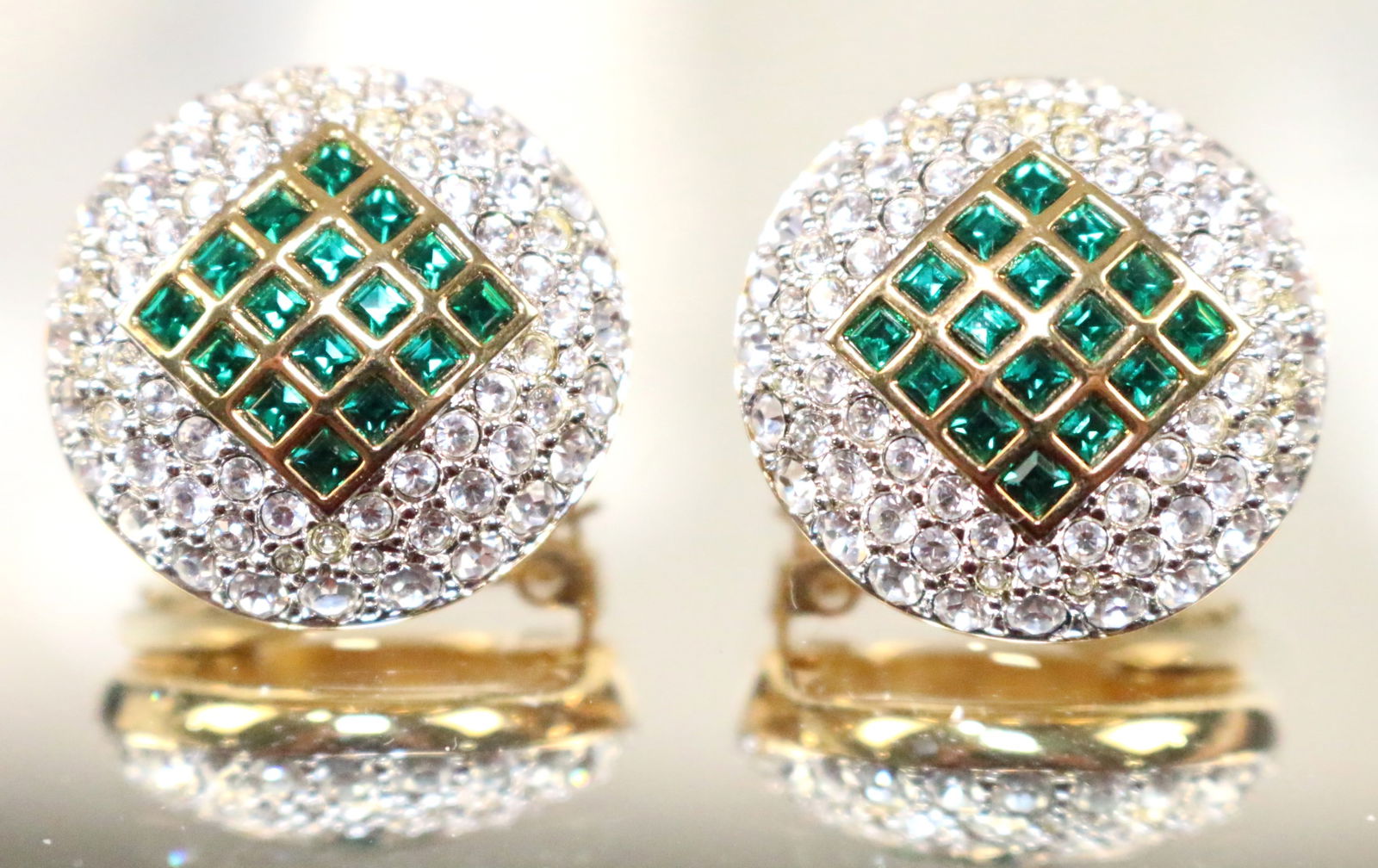 NEW Vintage Swarovski Designer Green & Clear Crystal Round Diamond shape Earrings (1 of 3)
