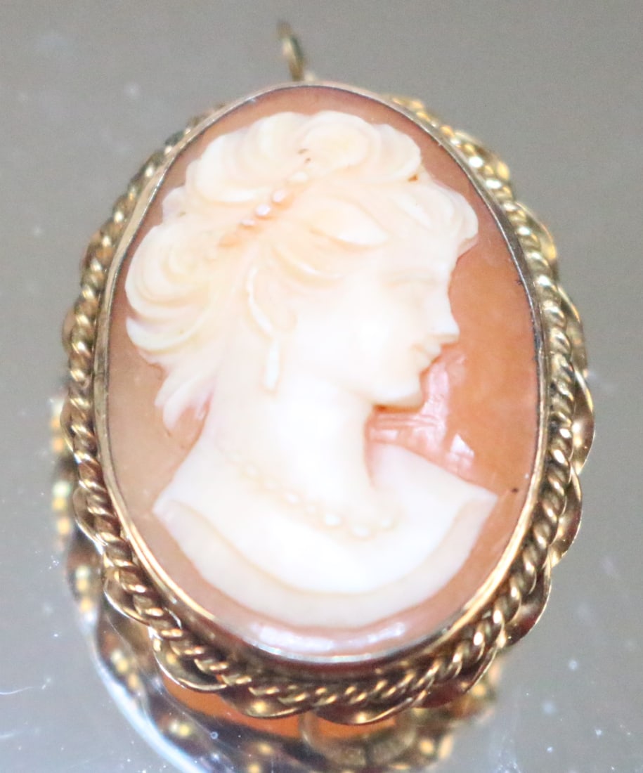 Admark 12kt GF Vintage Cameo Pendant.: STAMPED: ADMARK? 1/20 12kt. DETAILS: Lovely Cameo rope twisted and braided setting. DIMENSION: 1.25" with small ring. X 7/8"