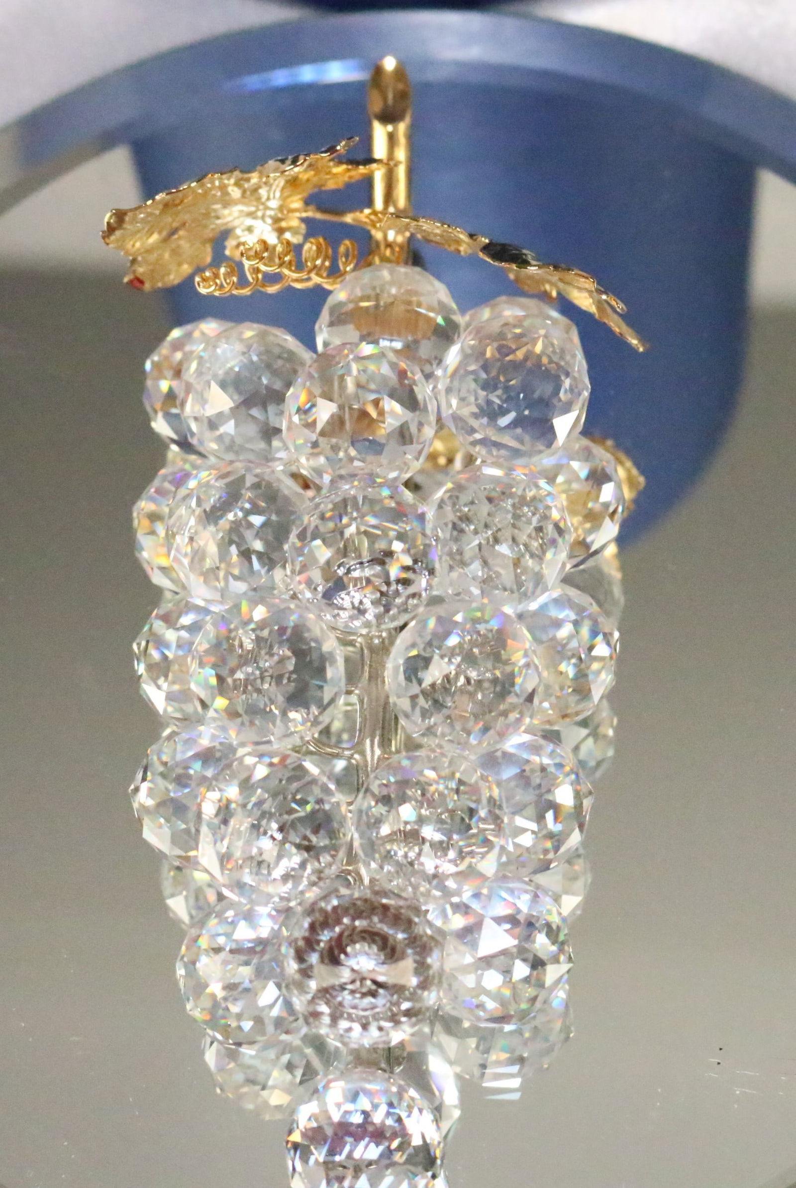 Swarovski Crystal Large Grapes Gold Leaf Figurine in box (1 of 8)