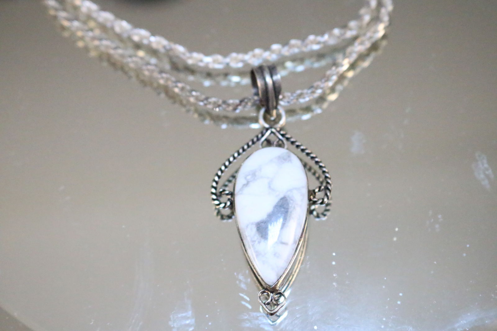 Sterling Silver SU White Gray Agate Pendant Necklace (1 of 7)
