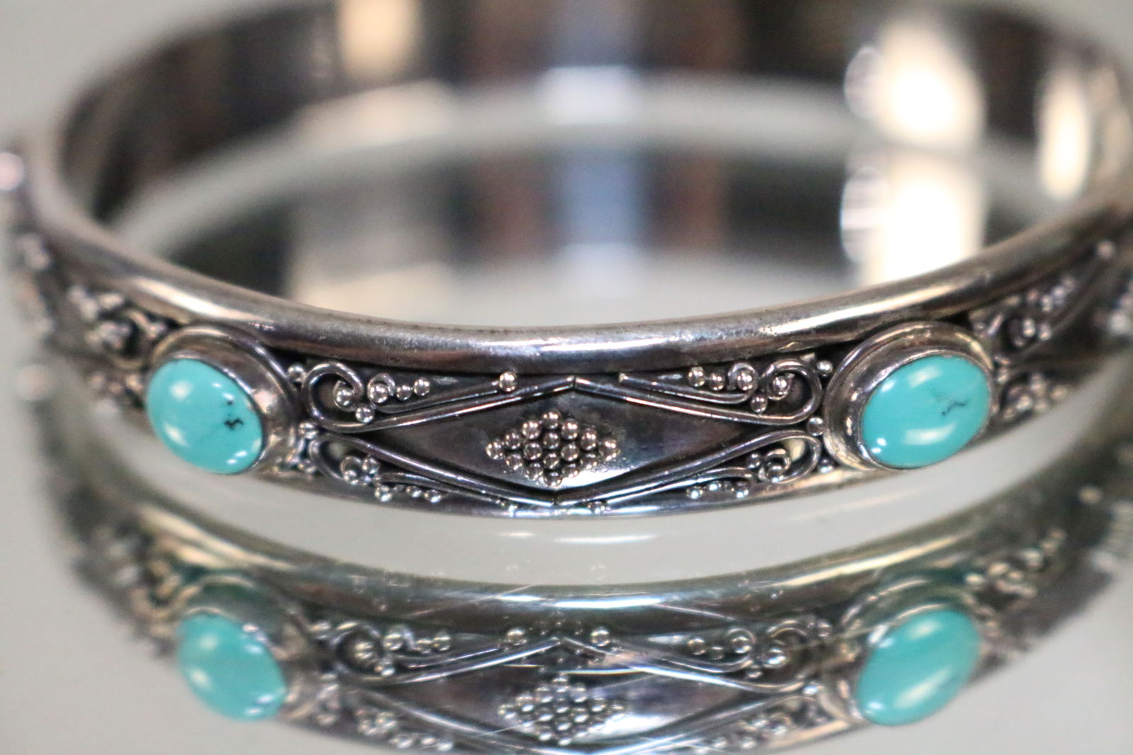 Suarti Bali BA Heavy Sold Sterling Turquoise Bangle Bracelet (1 of 4)