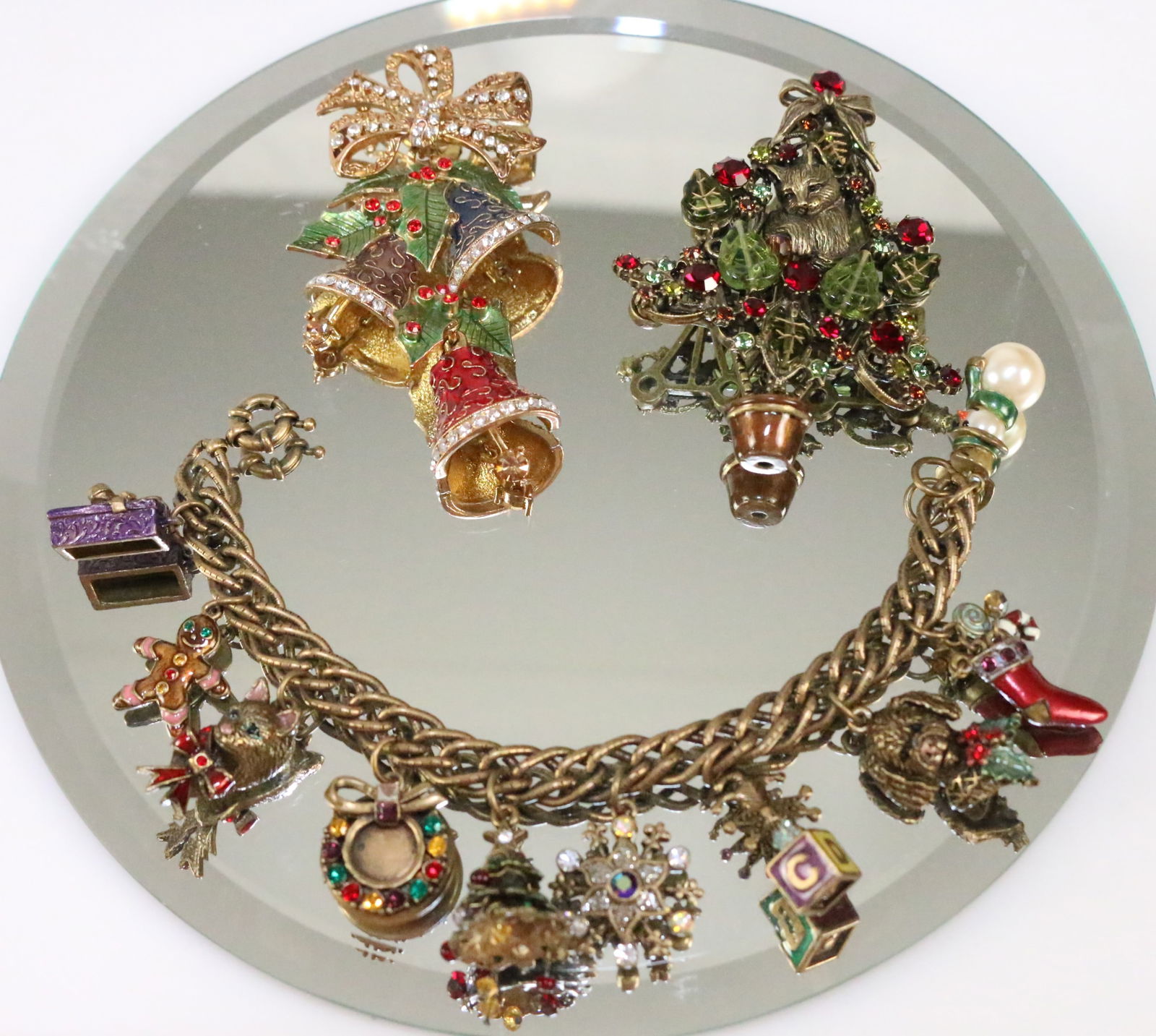 Sweet Romance USA Christmas Jewelry Lot Bracelet & 2 Brooches (1 of 16)