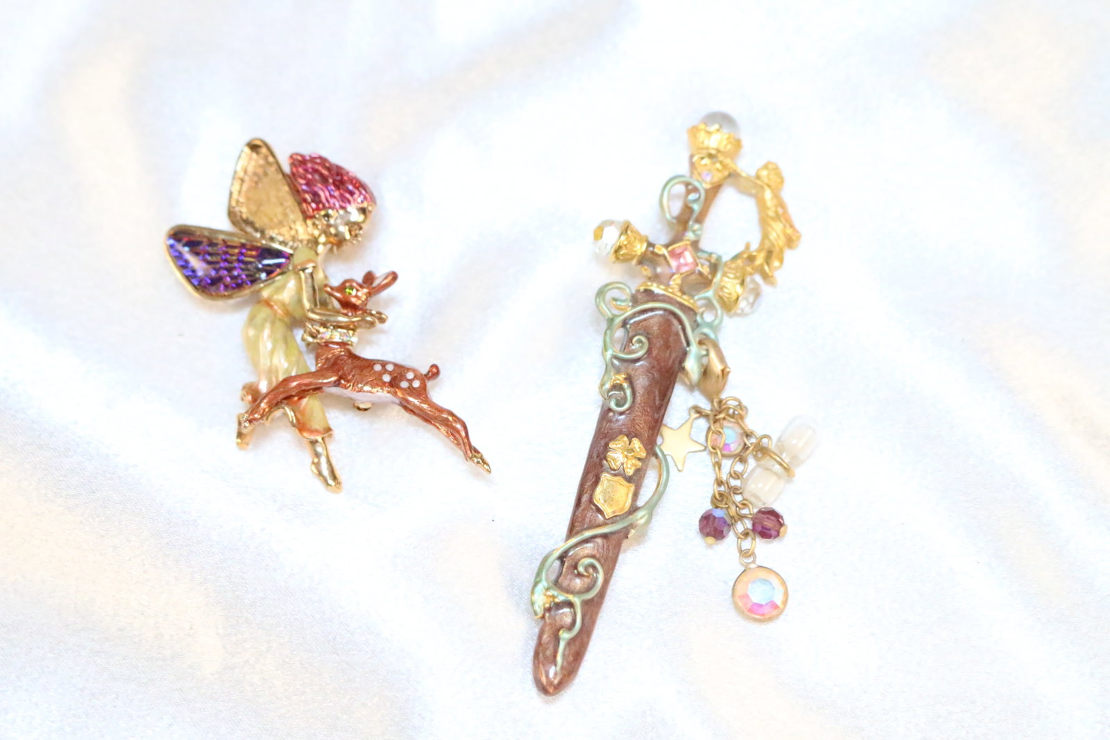 Kirks Folly 2 piece lot Angel Fairy Fawn brooch Pin Pendant & Scepter sword Brooch: DESCRIPTION: * Fairy fawn brooch pendant appears to have a winged stone missing. Scepter is in excellent condition. Signed Kirks Folly. DIMENSIONS: Scepter sword wand is 3.25" long. Fairy is 2.75" lon