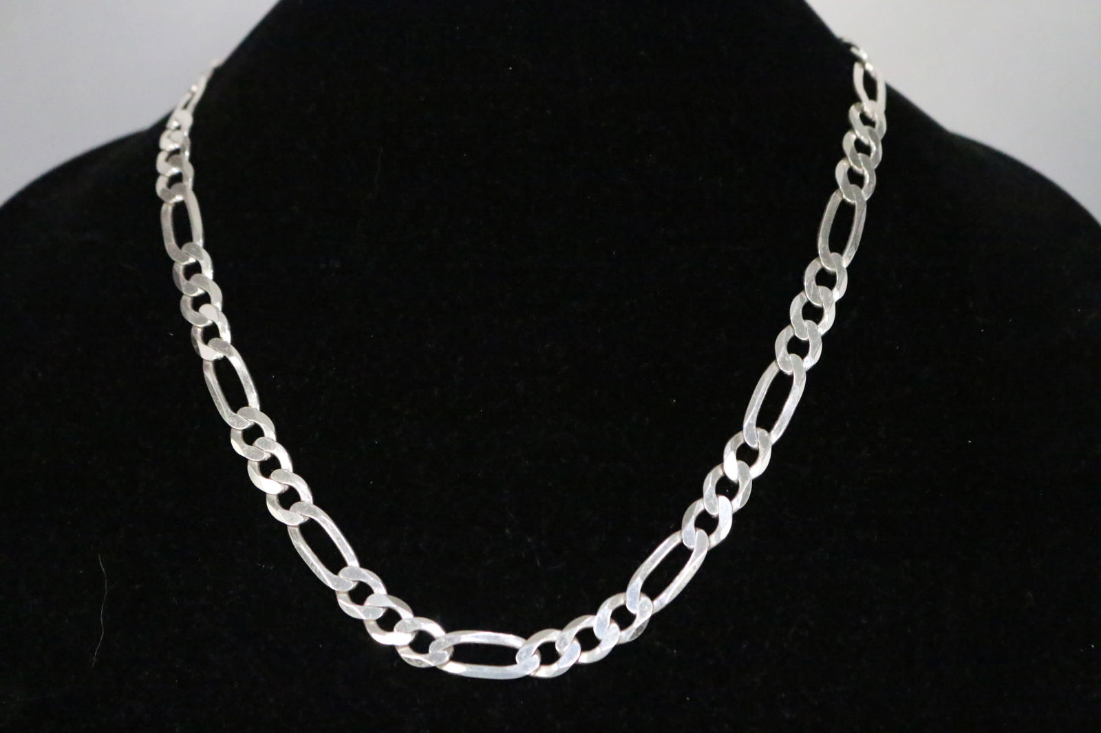 OTC Sterling Silver Italy Solid Figaro Link Chain Necklace 22". 9.5mm wide (1 of 3)