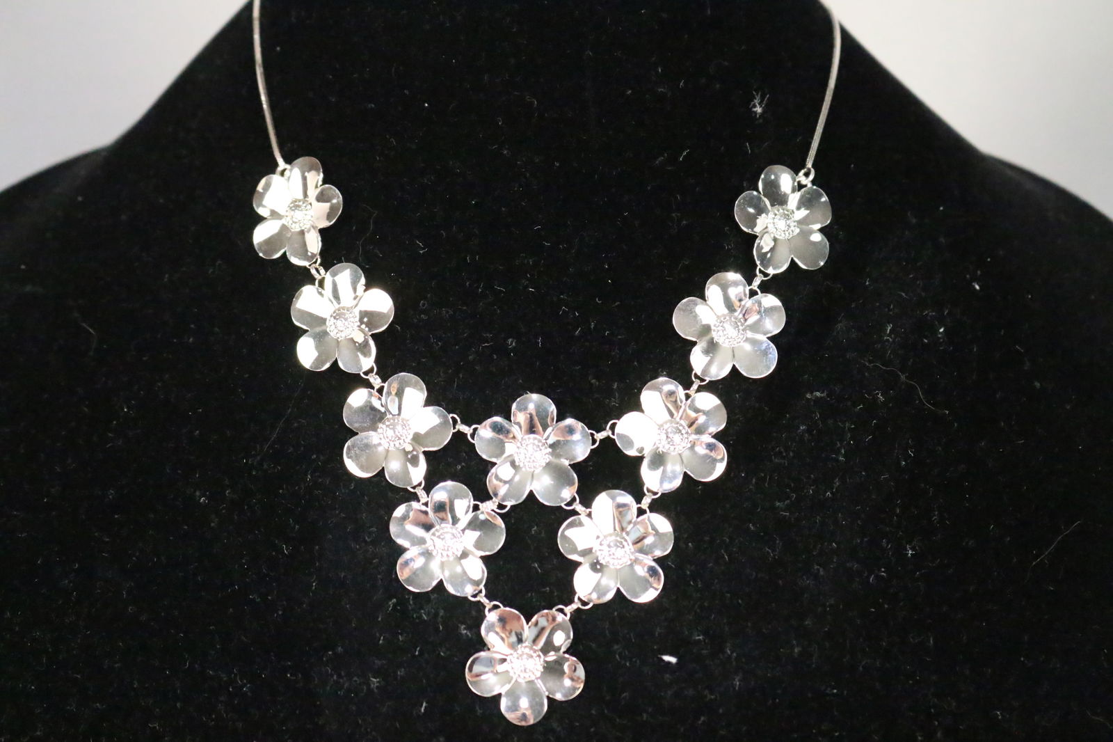 Brand NEW Sterling Silver Italy Flower Bib Statement Necklace (1 of 3)