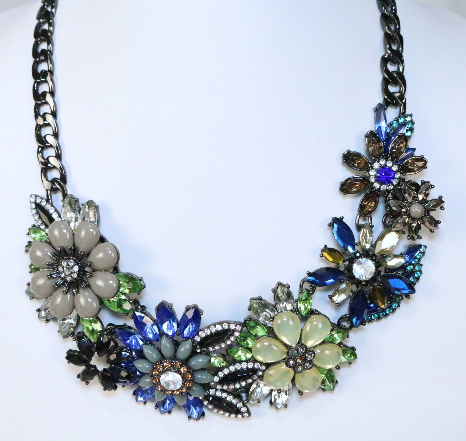 NEW in The Joan Rivers Sleeve and Box Statement Floral Necklace in Gunmetal (1 of 2)