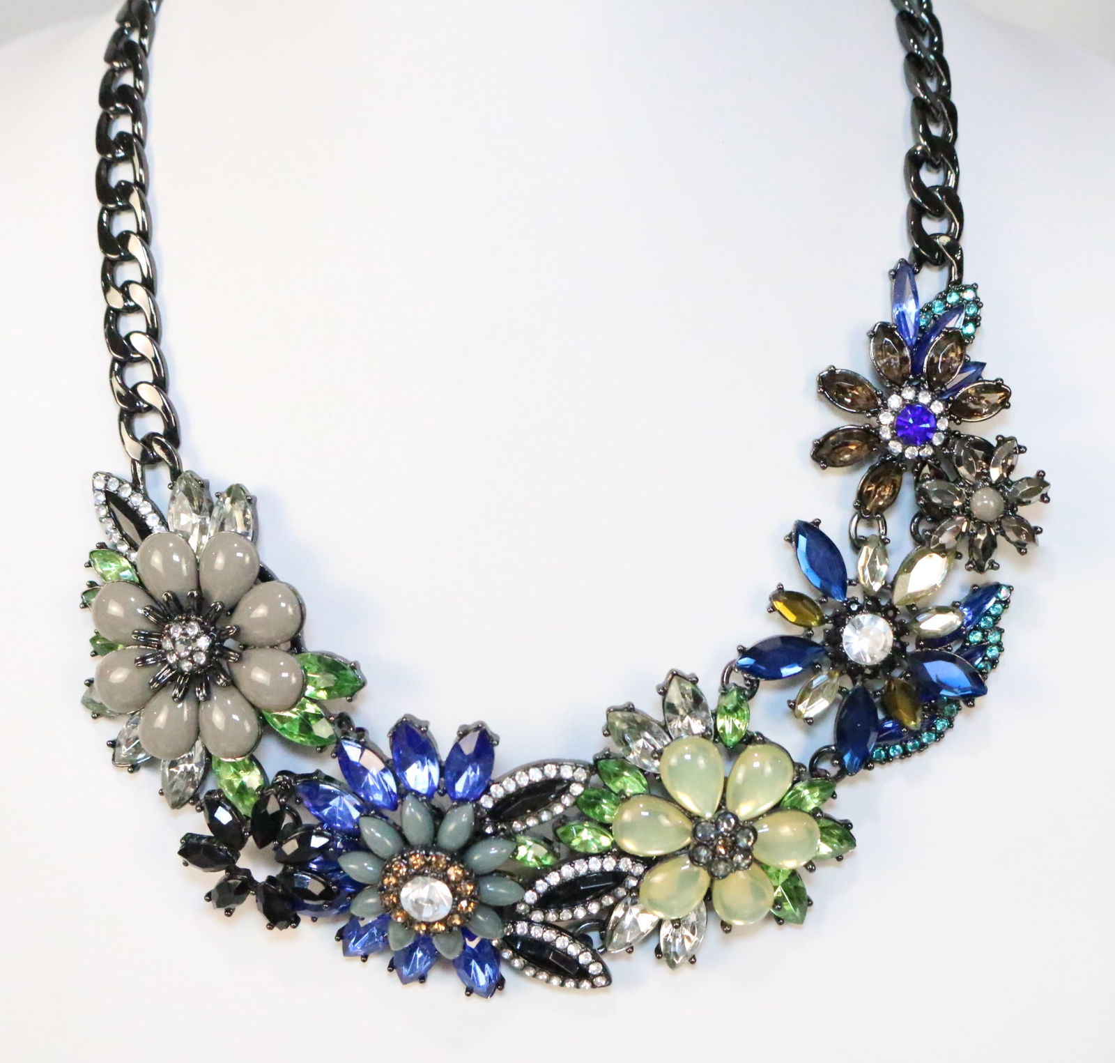 NEW in The Joan Rivers Sleeve and Box Statement Floral Necklace in Gunmetal (1 of 2)