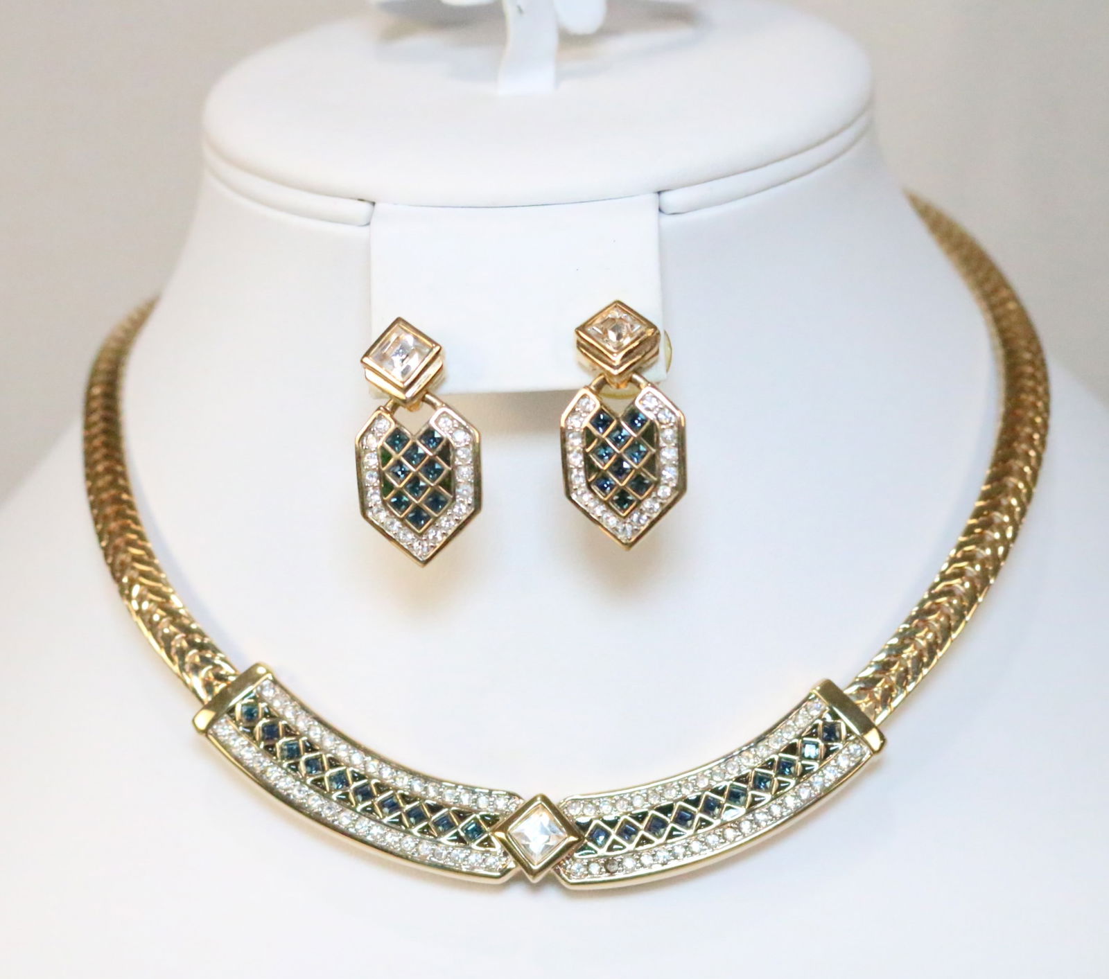 RARE! Genuine SIGNED Swarovski Crystal Designer Jewelry Gold Green Crystal Necklace Earring Set (1 of 9)