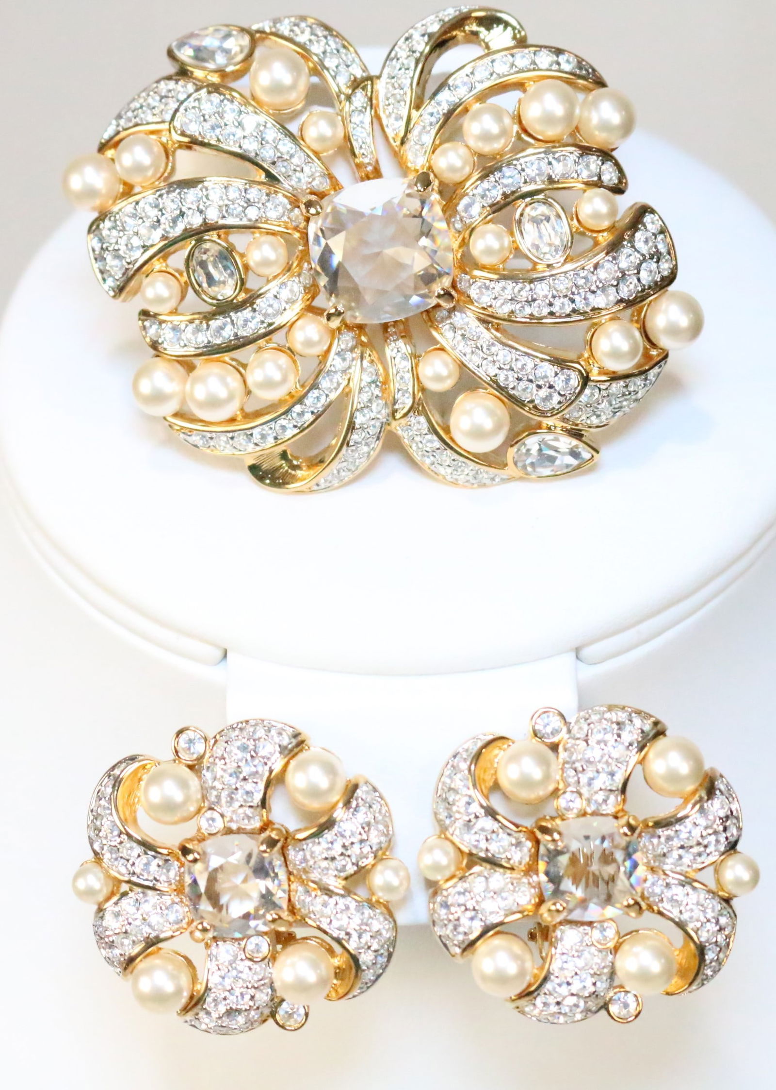 NEW Genuine SIGNED Swarovski Crystal Designer Jewelry Flower Crystal  Pearl Brooch & Earrings Set (1 of 5)