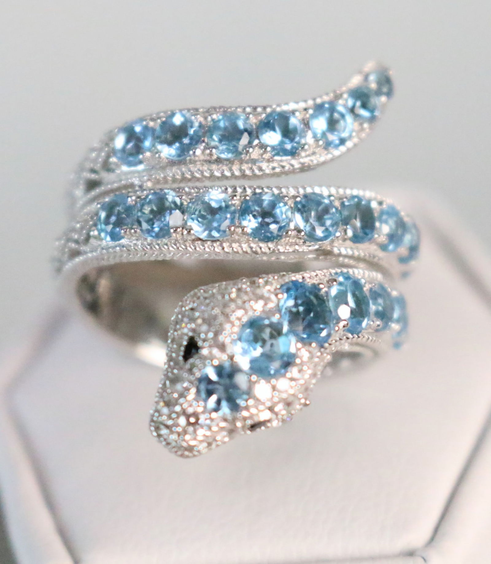 RARE  NEW Judith Ripka Sterling Silver Blue Topaz Snake Wrap Ring Size 8 (1 of 7)