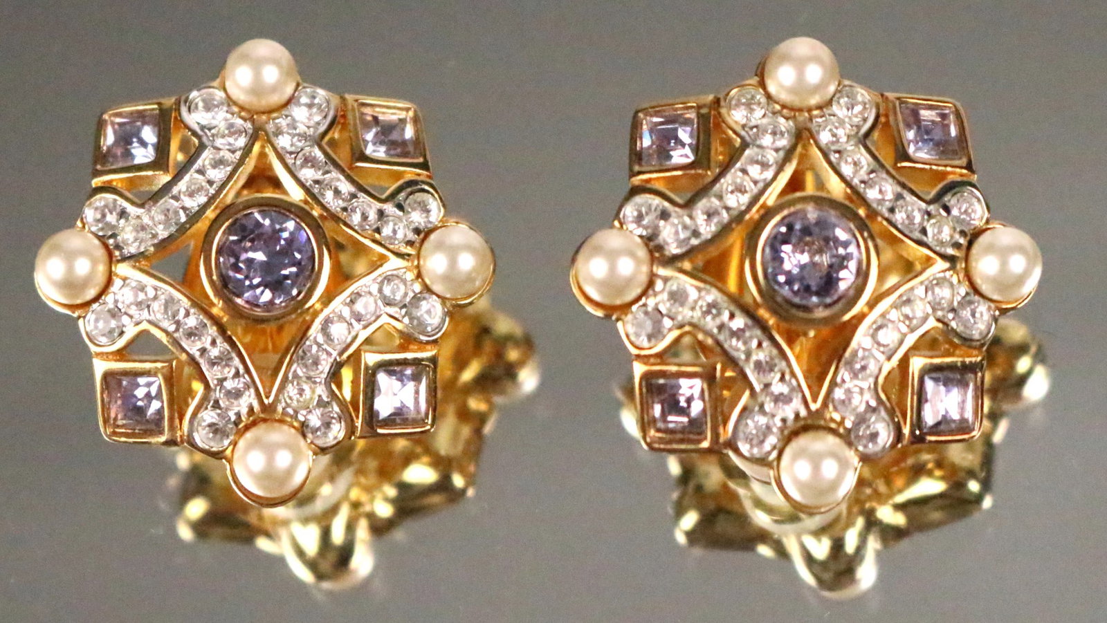 RARE NEW Vintage Swarovski Jewelers Collection Pearl Crystal Clip Earrings: NEW Old stock IN THE BOX. Swarovski Jewelers Collection Beautiful Lavender Crystal large stones, clear and pearls. In gold tone setting. Clip backs. Hallmarked SWAROVSKI name. Over 1" x 1"