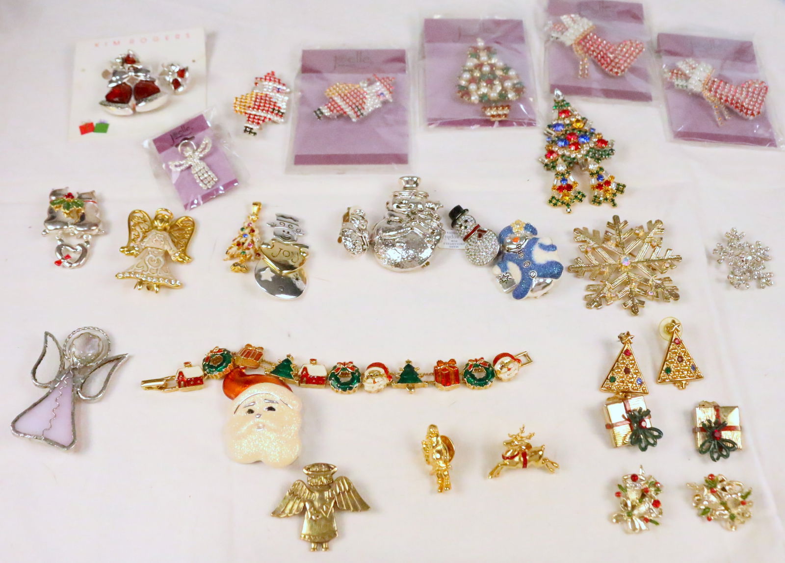 HUGE LOT of 35 VINTAGE to NEW Christmas Brooches, Pendant, Earrings (1 of 5)