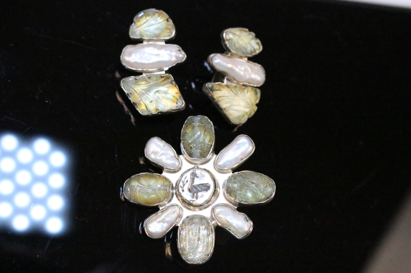 Rebecca Collins AD MAJOREM DEL GLORY Sterling MOP doublet & Pearl  Brooch & Earrings set. (1 of 6)