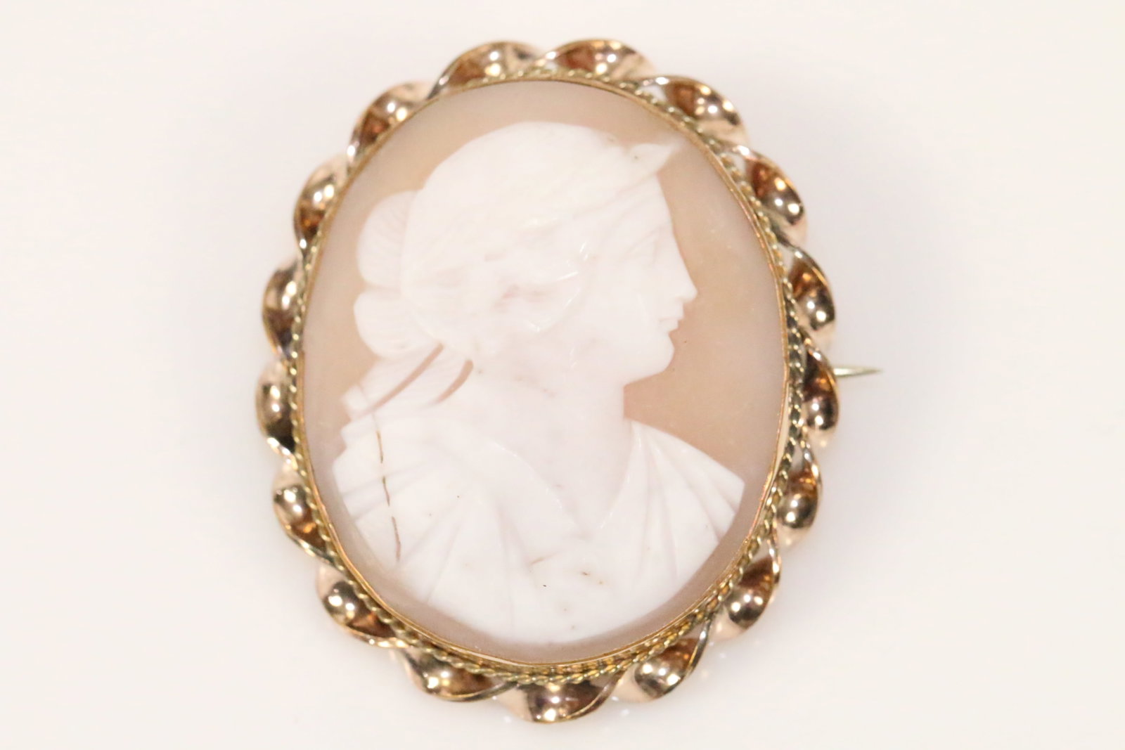 Vintage Large Gold Plated Cameo Brooch: Lovely Ribbon and rope design. Very elegant. Bright gold. Large cameo measures: 1.75" h x 1.5" w. Weighs 11.3 grams.