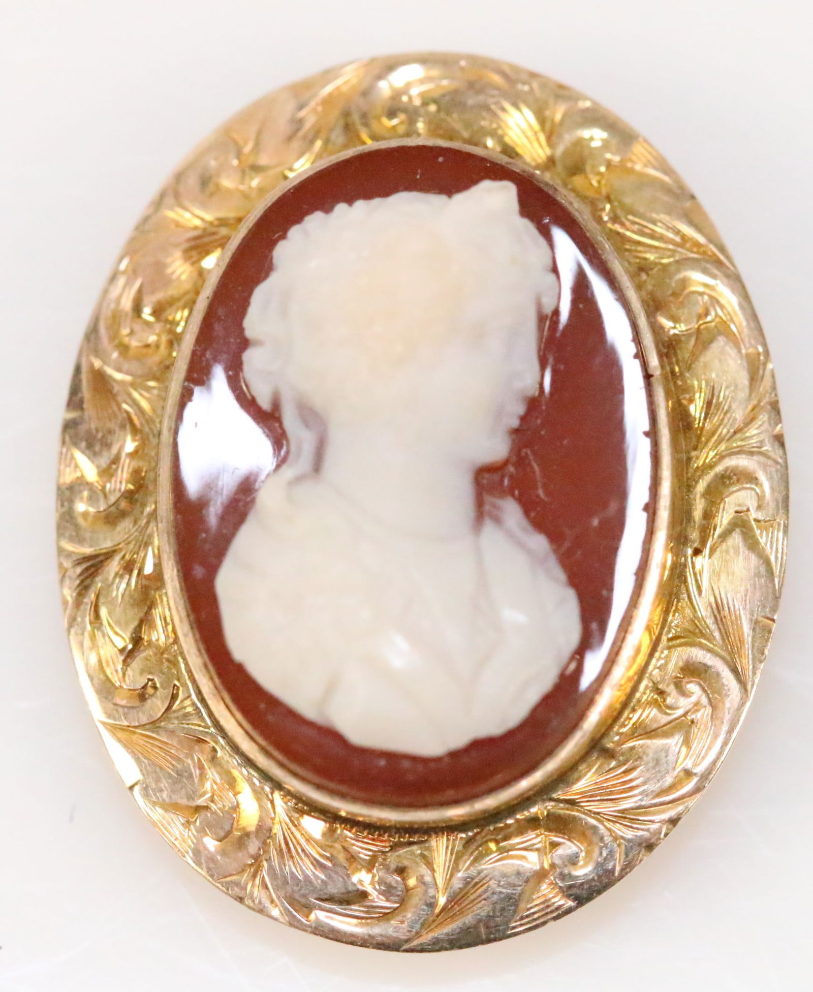 10 KT GOLD Vintage Cameo Brooch Pendant set in carnelian. (1 of 6)