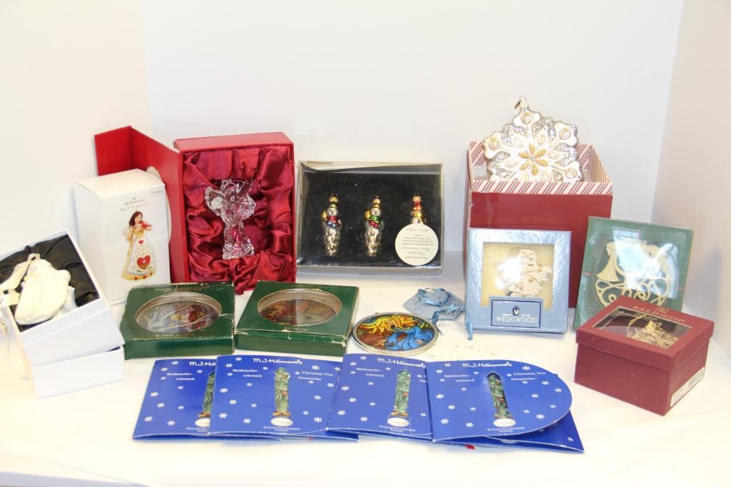 Lot of 18 Vintage Style Christmas Ornaments (1 of 3)