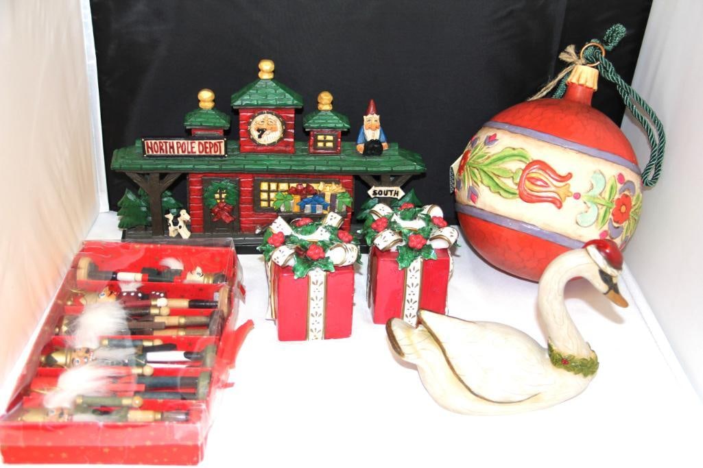 Large Lot of Christmas D?cor including Jim Shore (1 of 6)