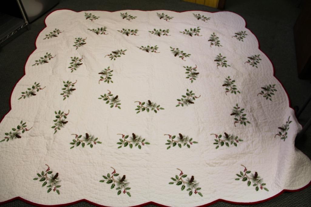 Williamsburg Hand Stitched & Embroidered  3-Piece Christmas Holly & pinecone Quilt Set (1 of 6)